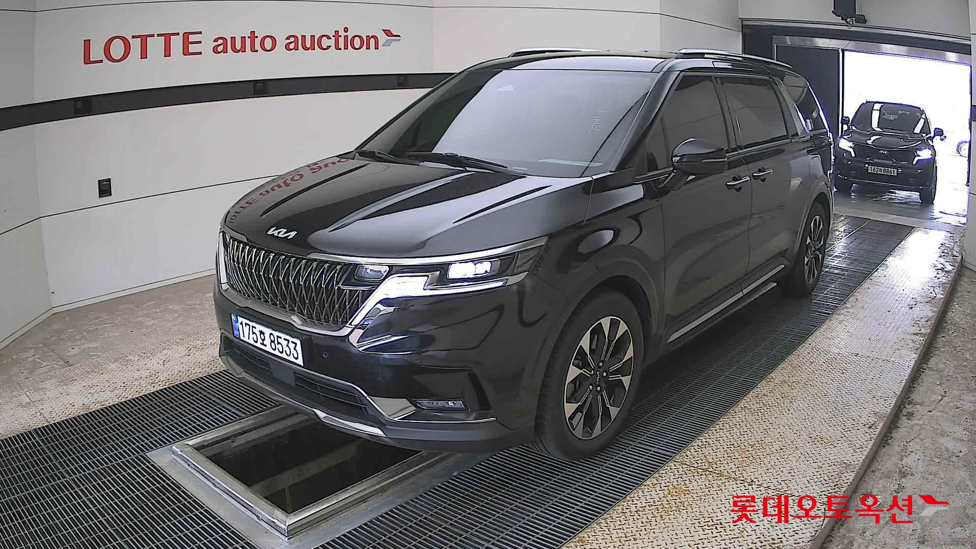 Kia Carnival - 3