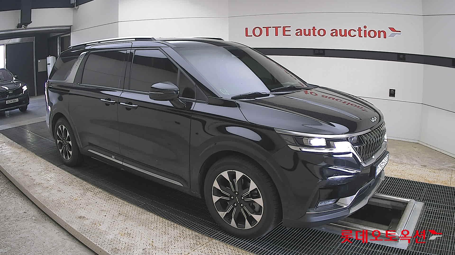 Kia Carnival - 23