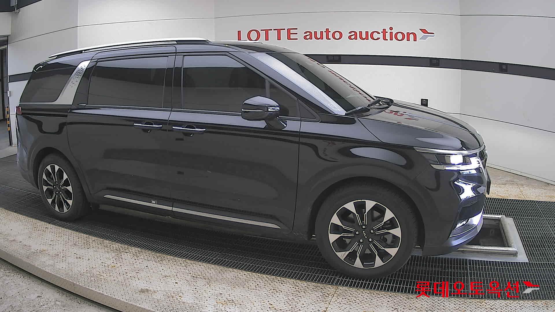 Kia Carnival - 22