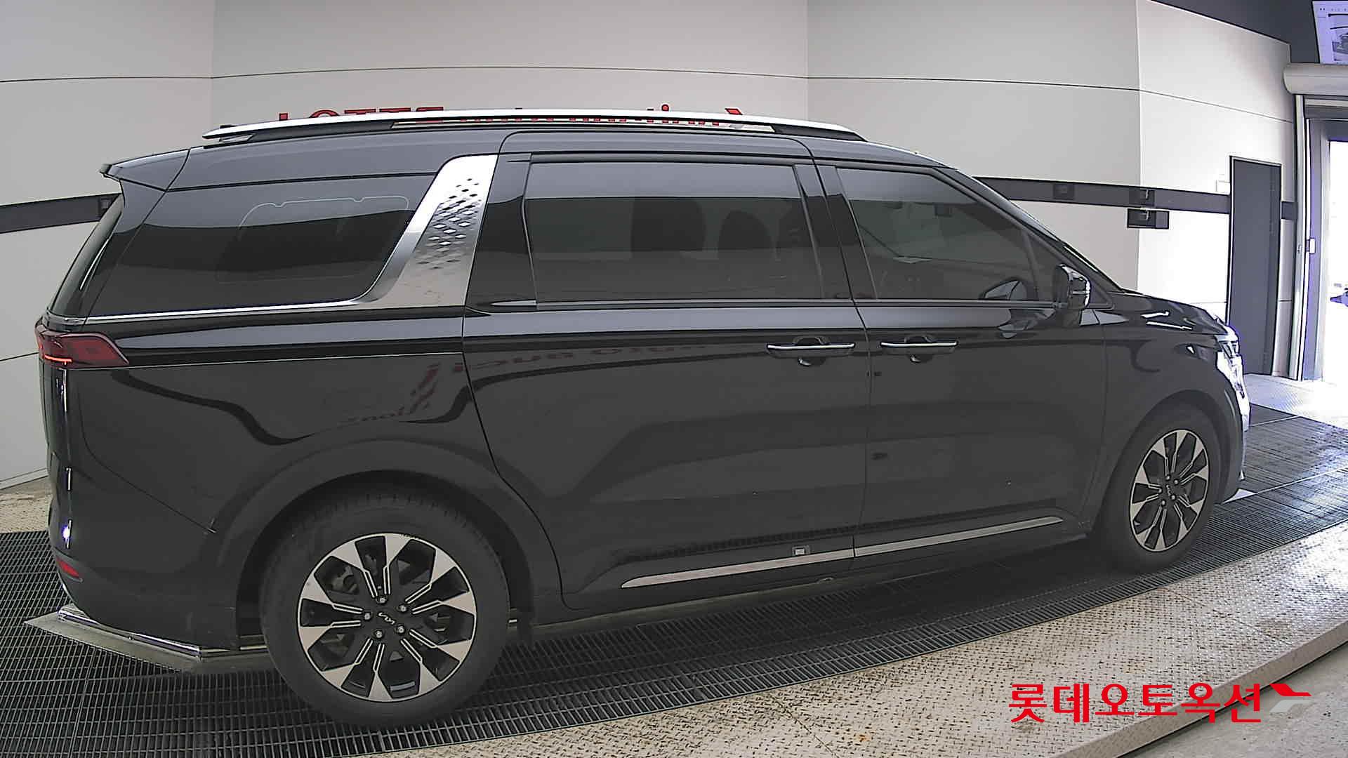 Kia Carnival - 20
