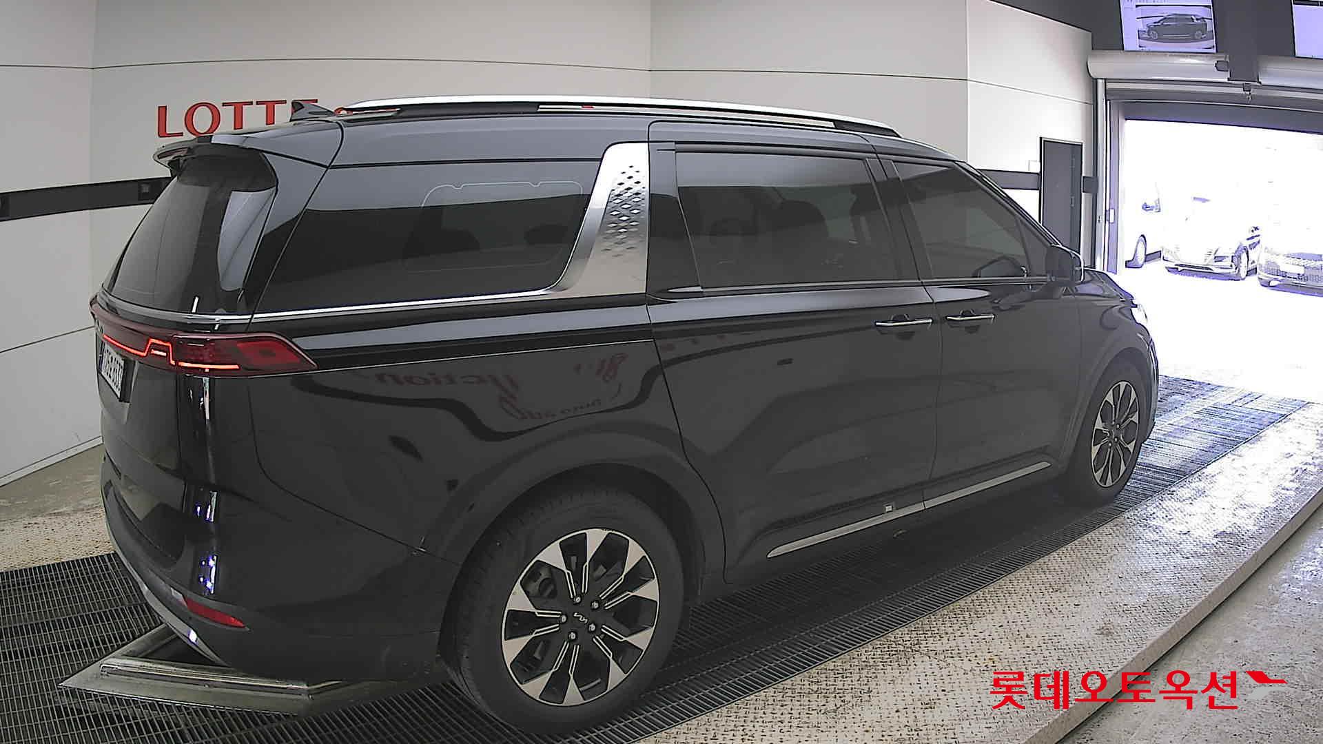 Kia Carnival - 19