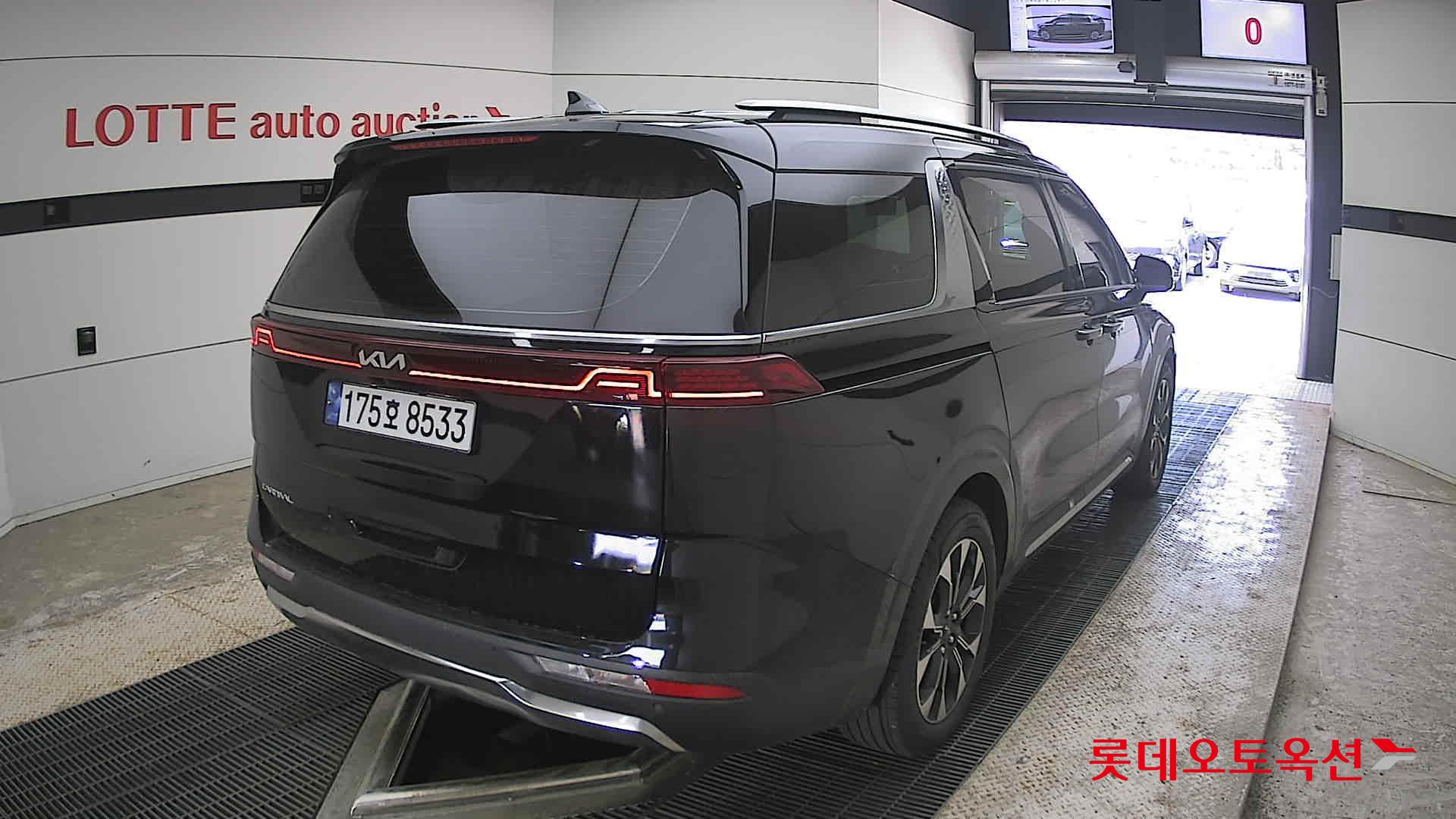 Kia Carnival - 18