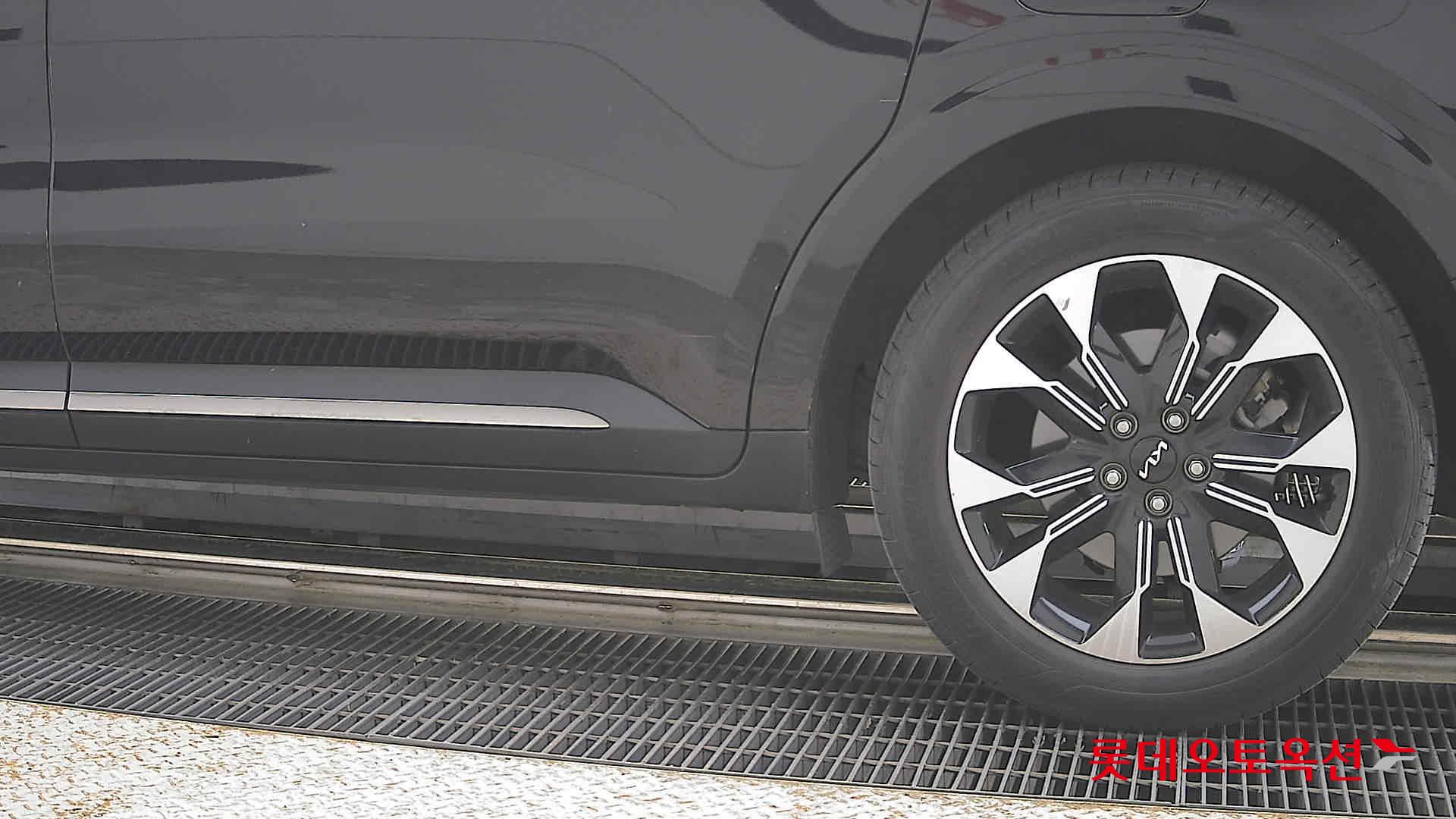 Kia Carnival - 26