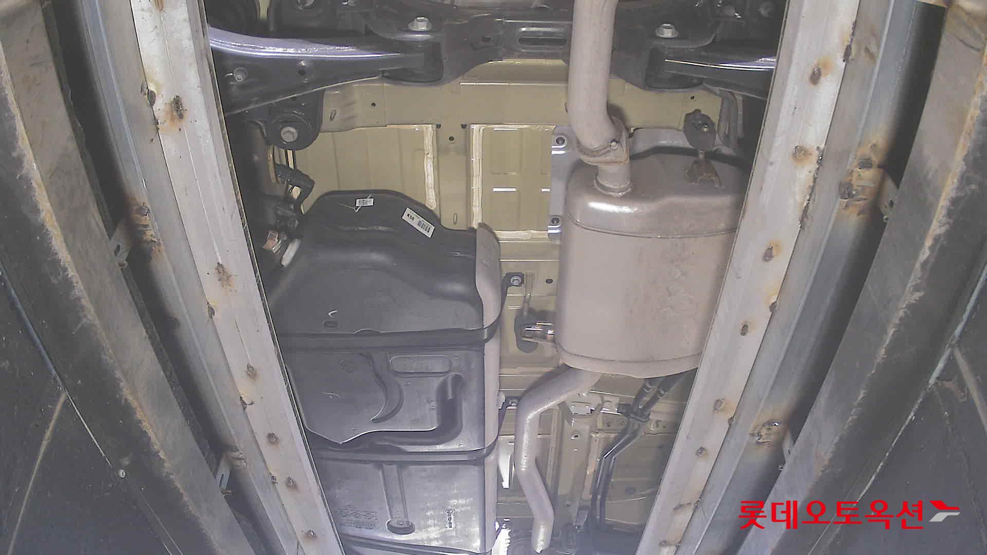 Kia Carnival - 2