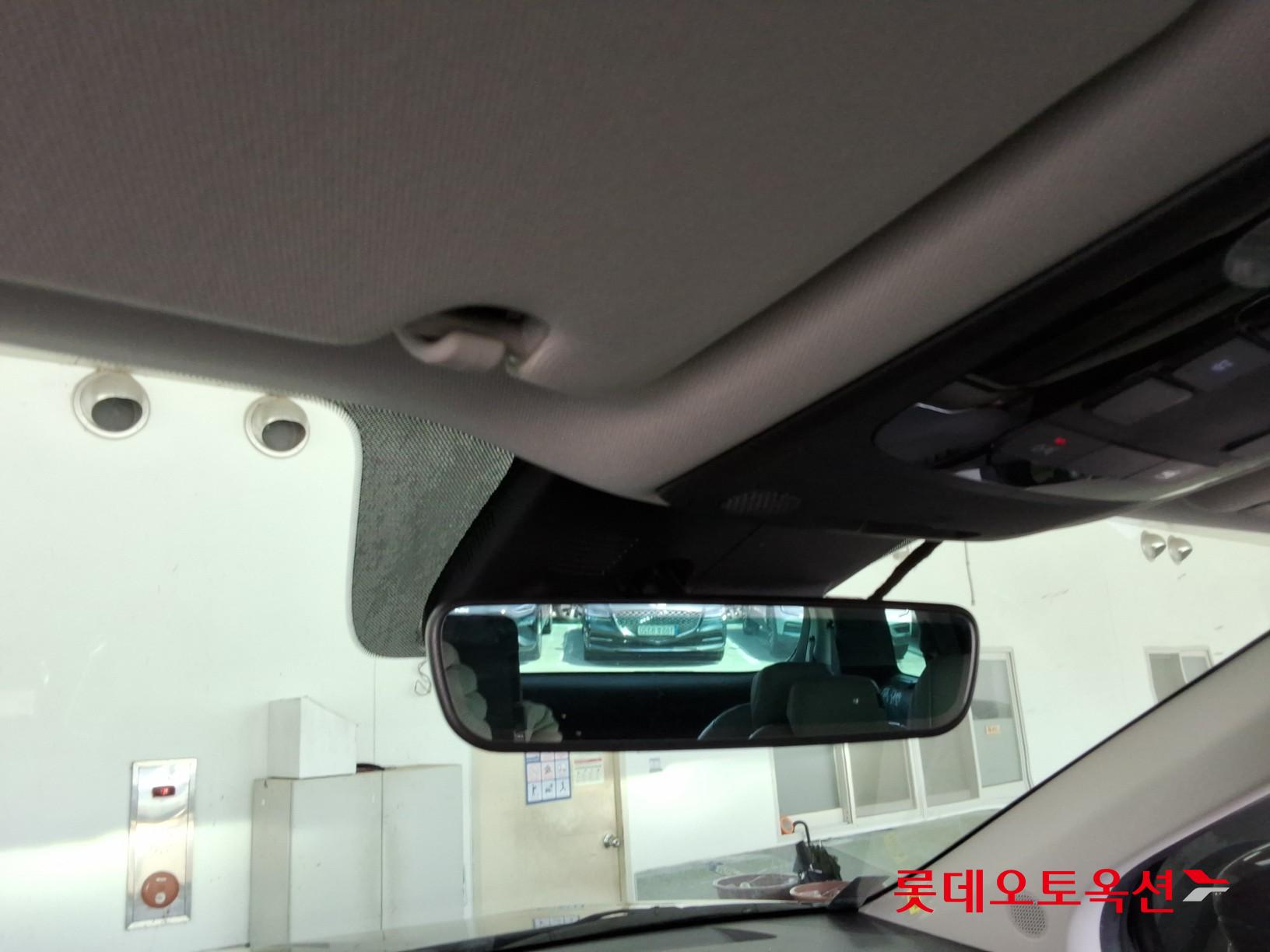 Kia Carnival - 33