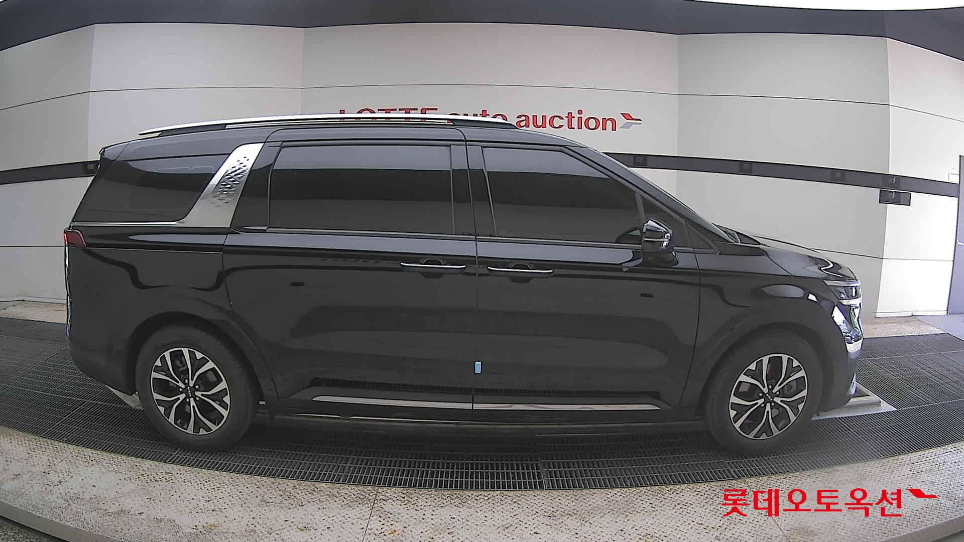 Kia Carnival - 21