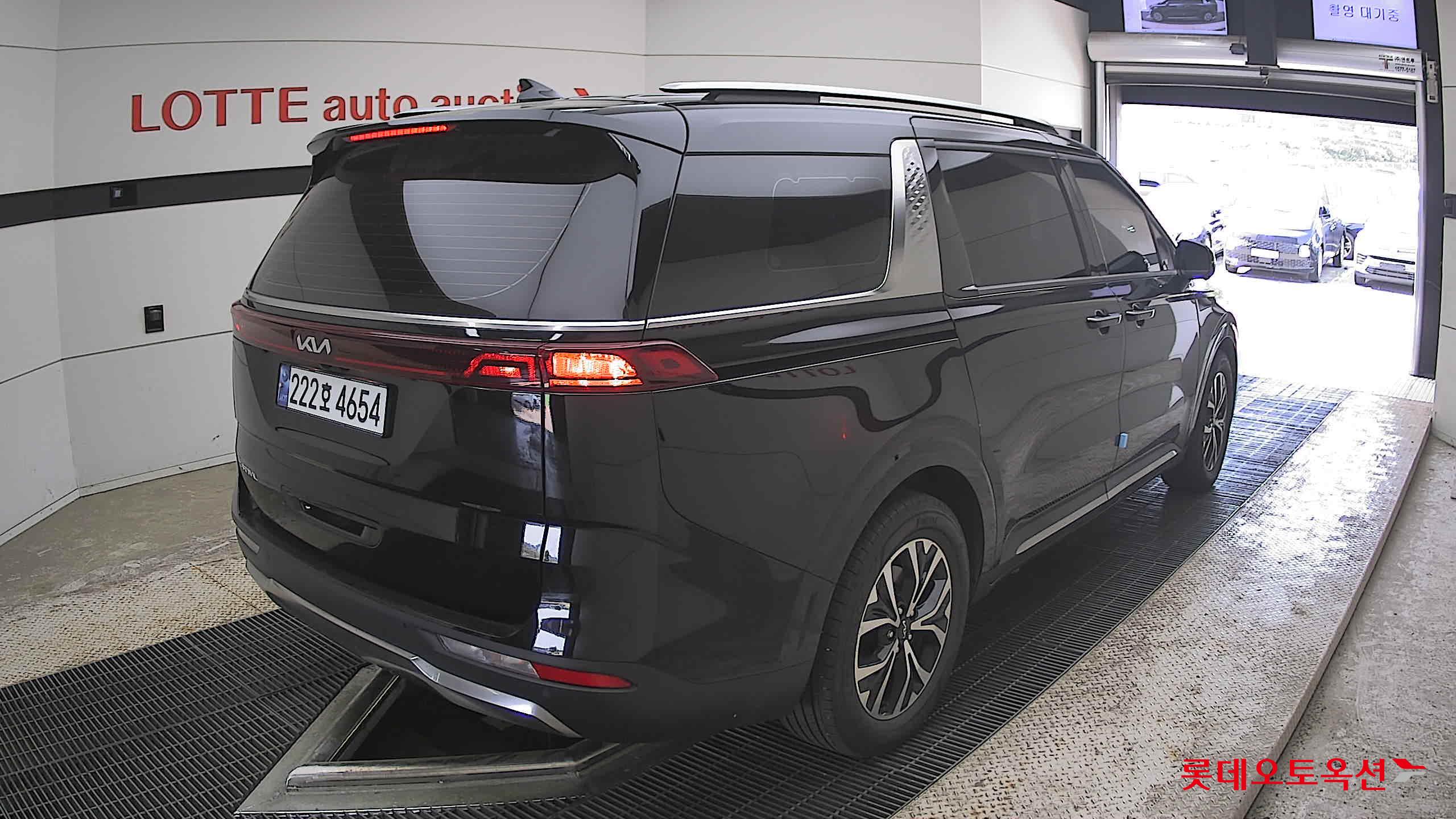 Kia Carnival - 5