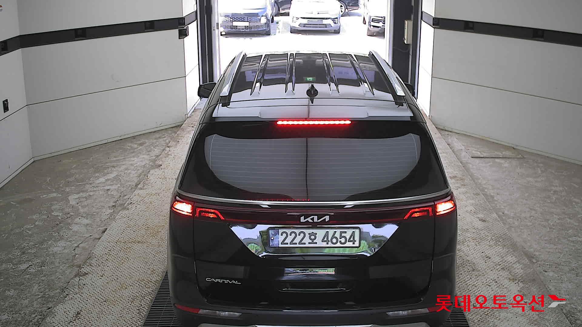Kia Carnival - 17