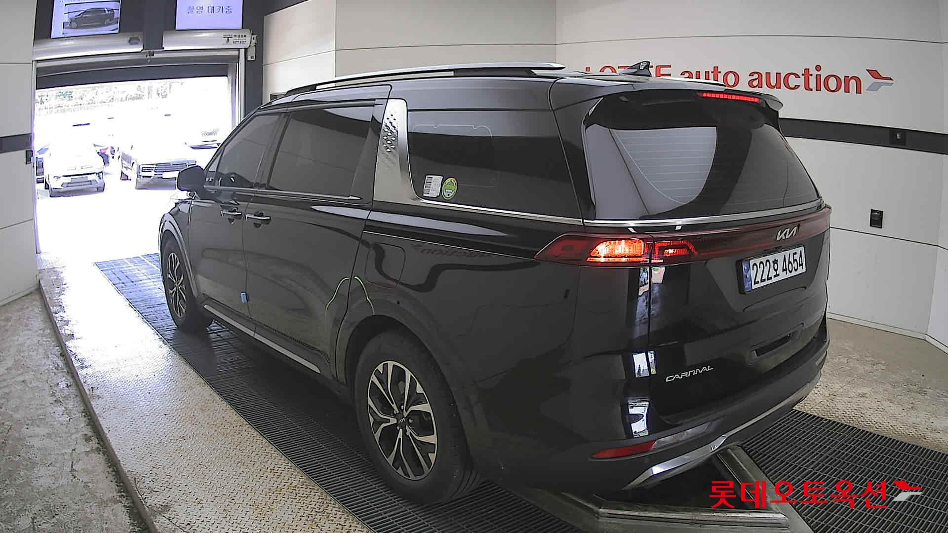 Kia Carnival - 4