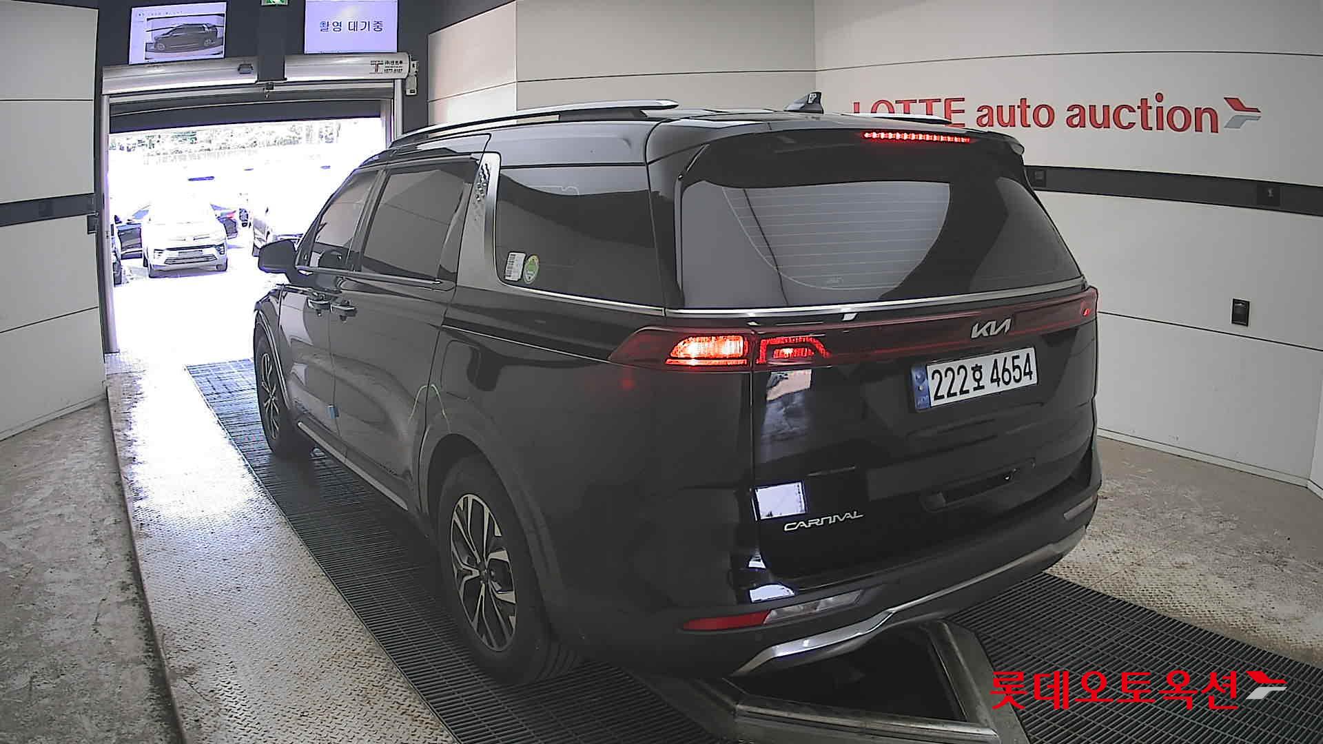 Kia Carnival - 16