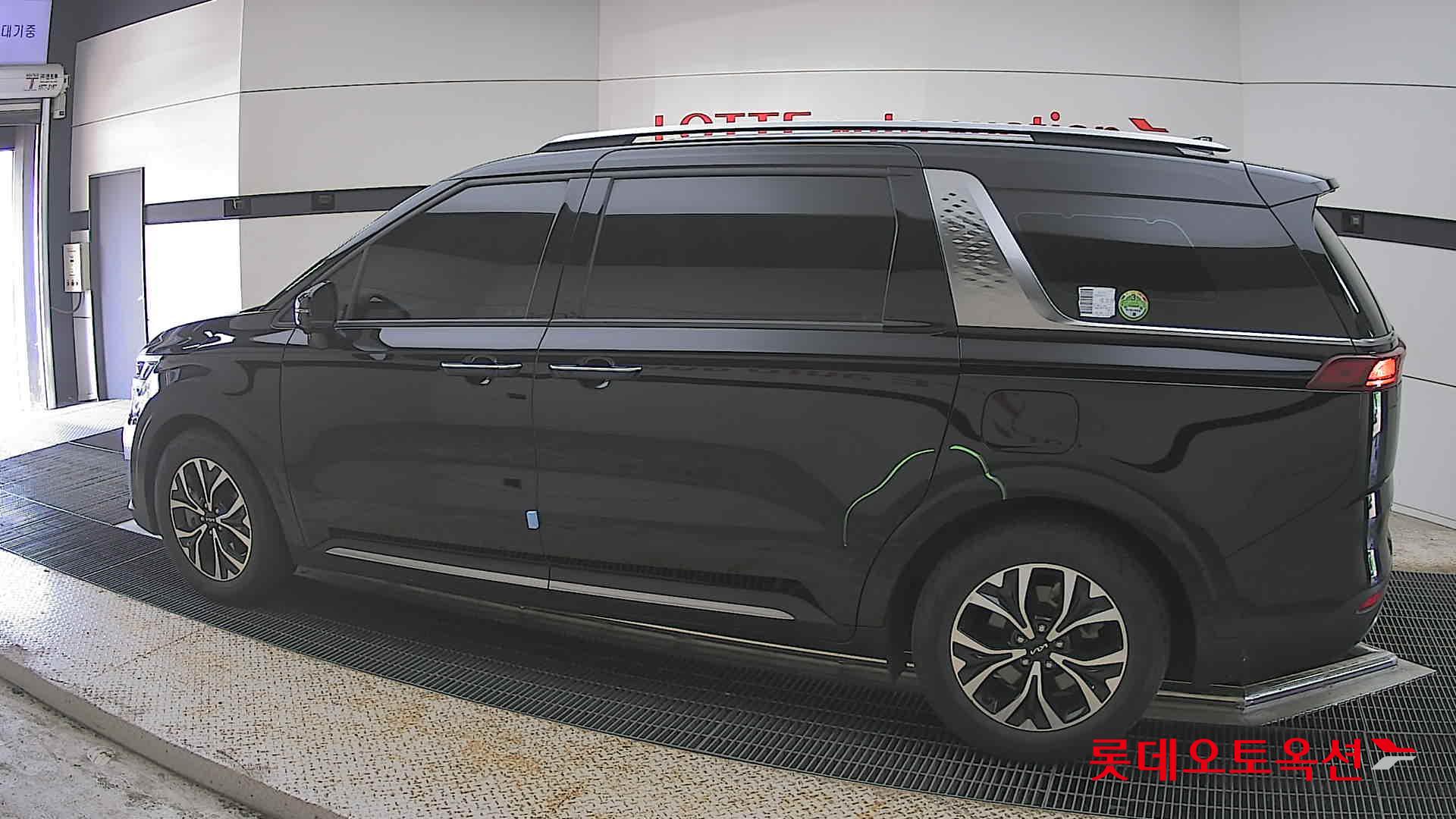 Kia Carnival - 14