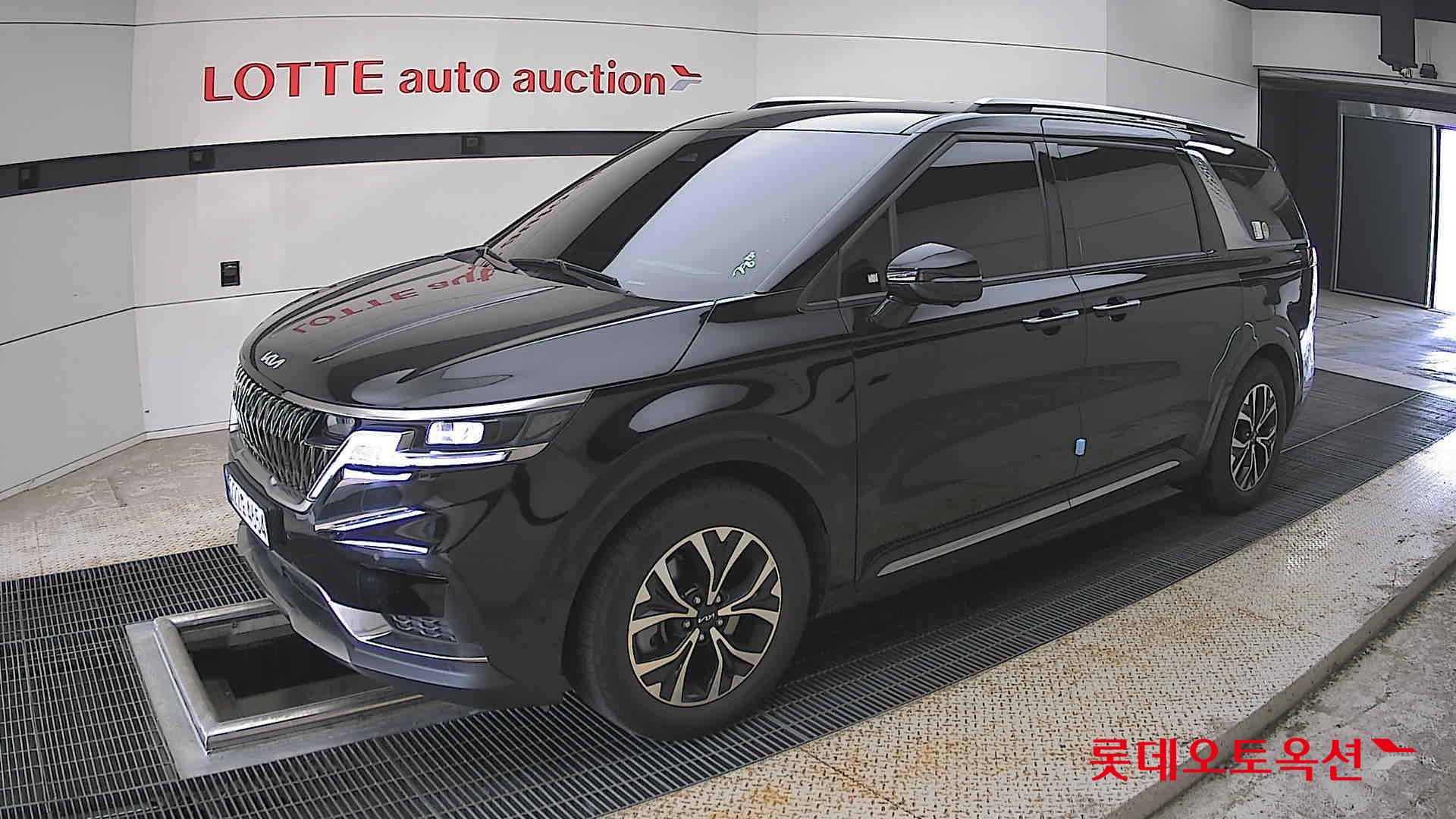 Kia Carnival - 11