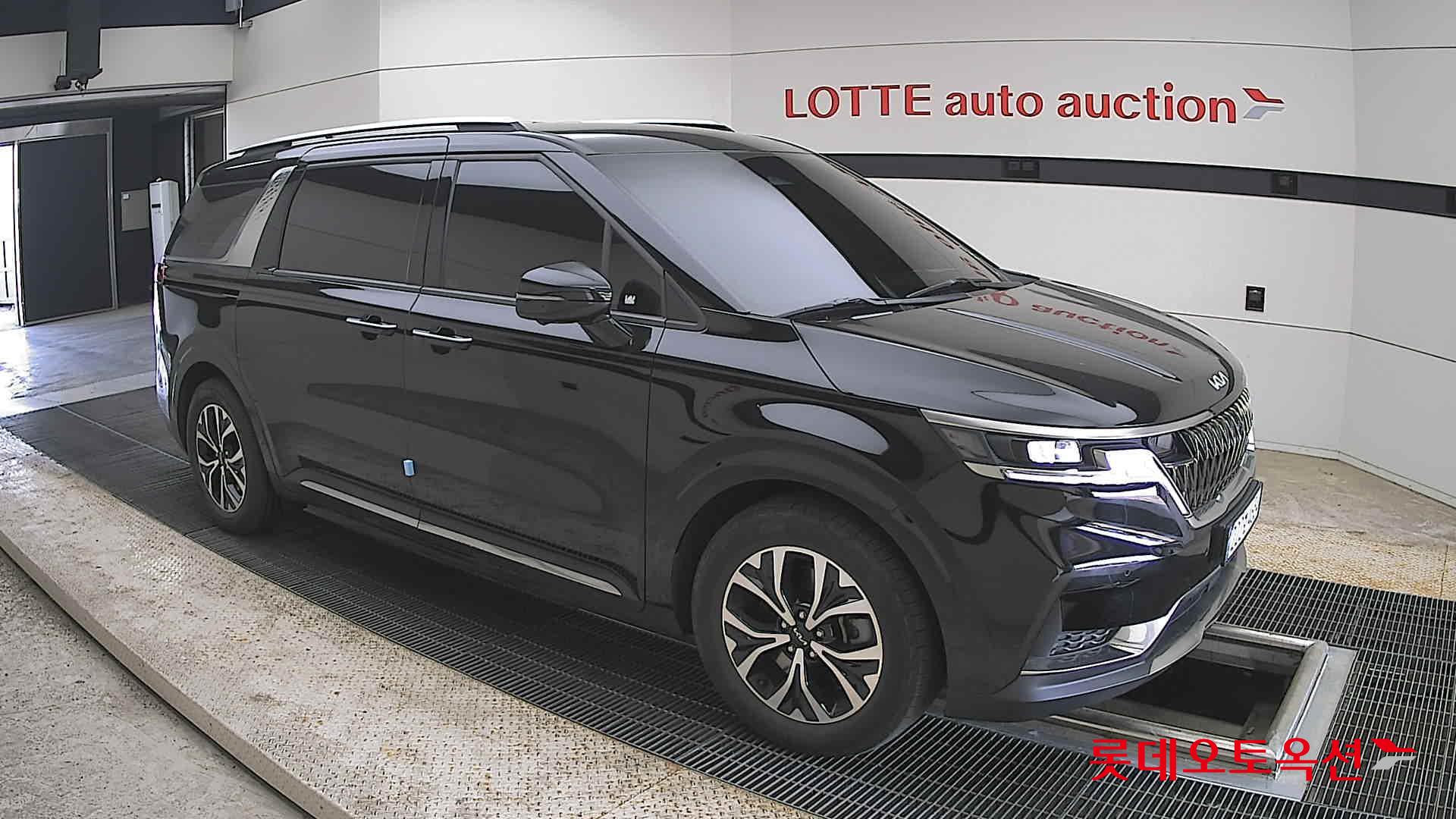 Kia Carnival - 23