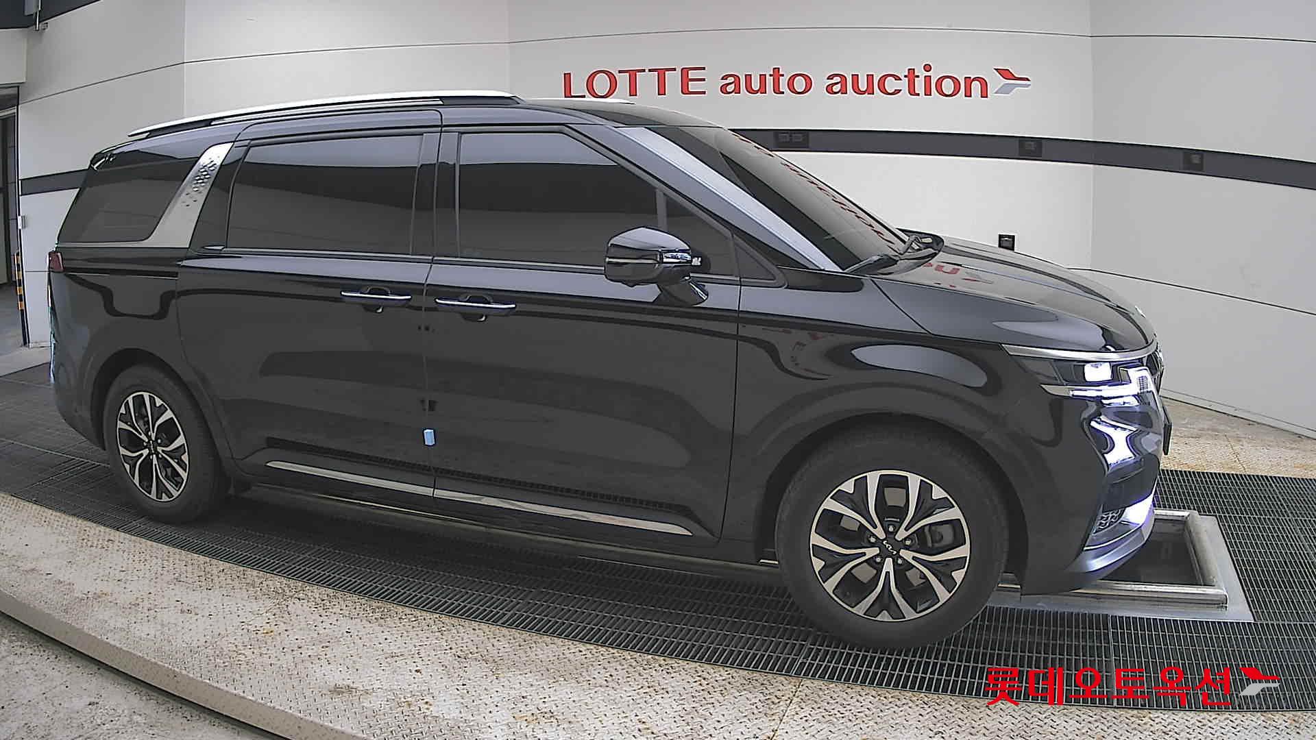 Kia Carnival - 22