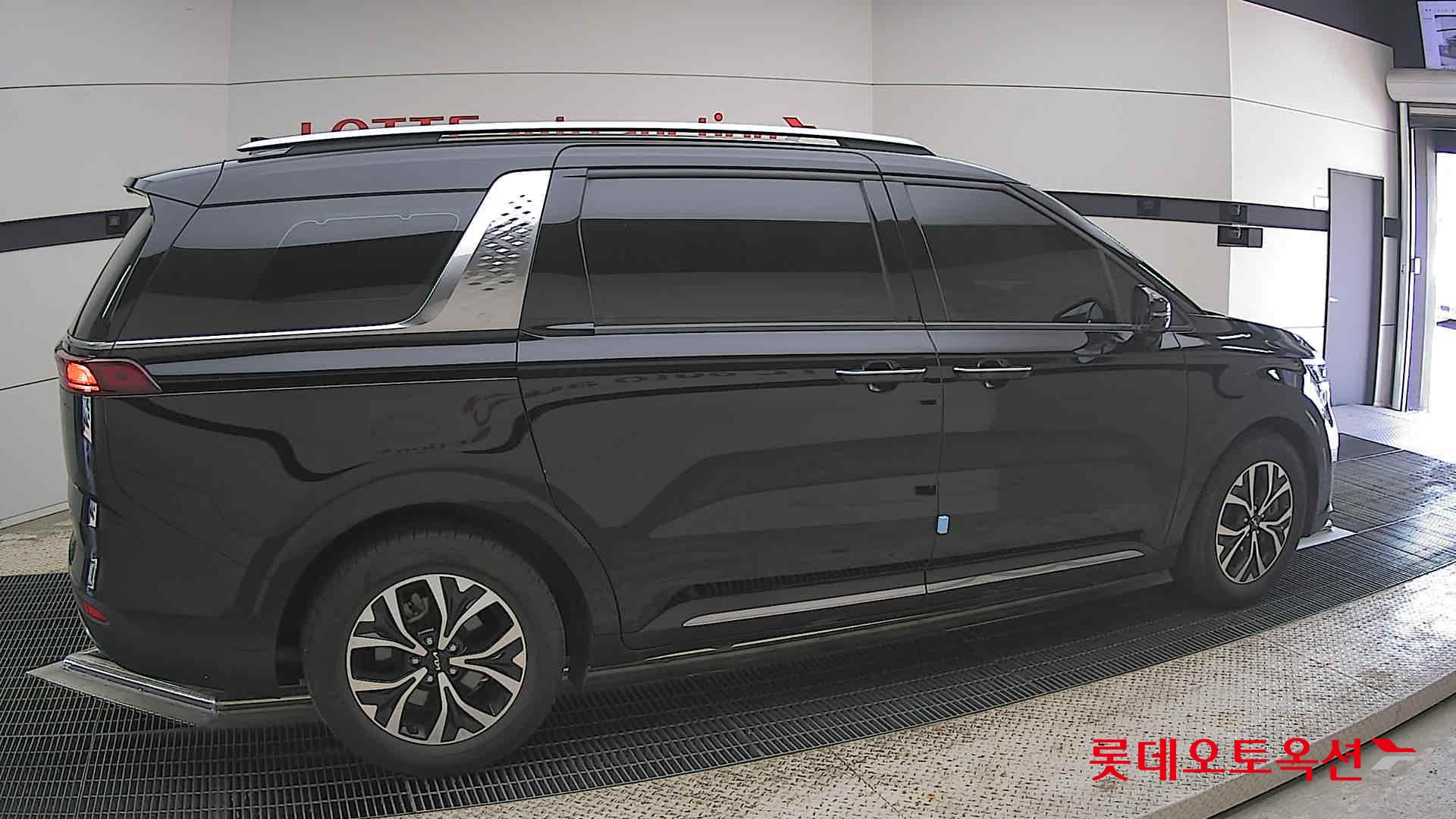 Kia Carnival - 20