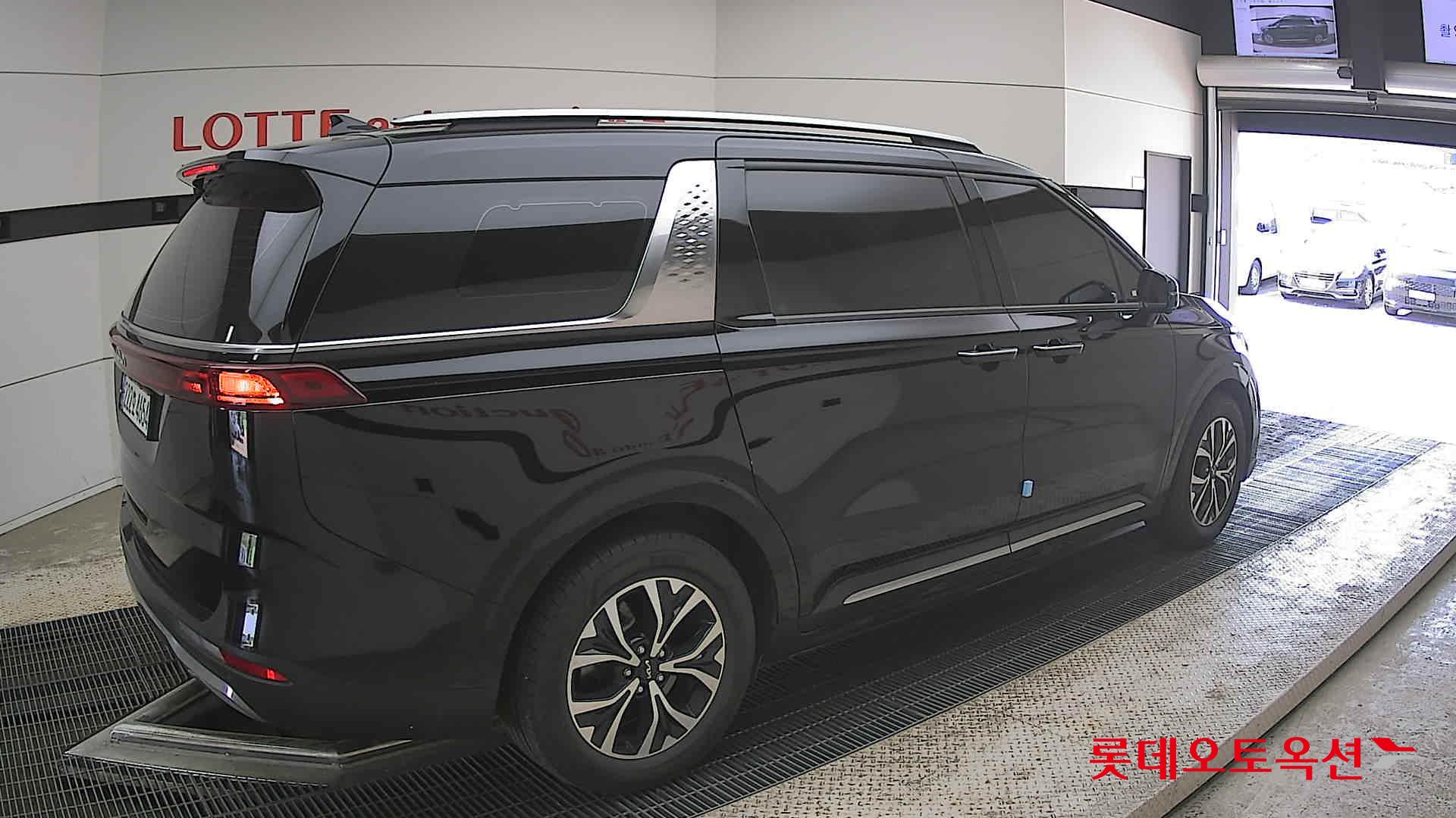 Kia Carnival - 19
