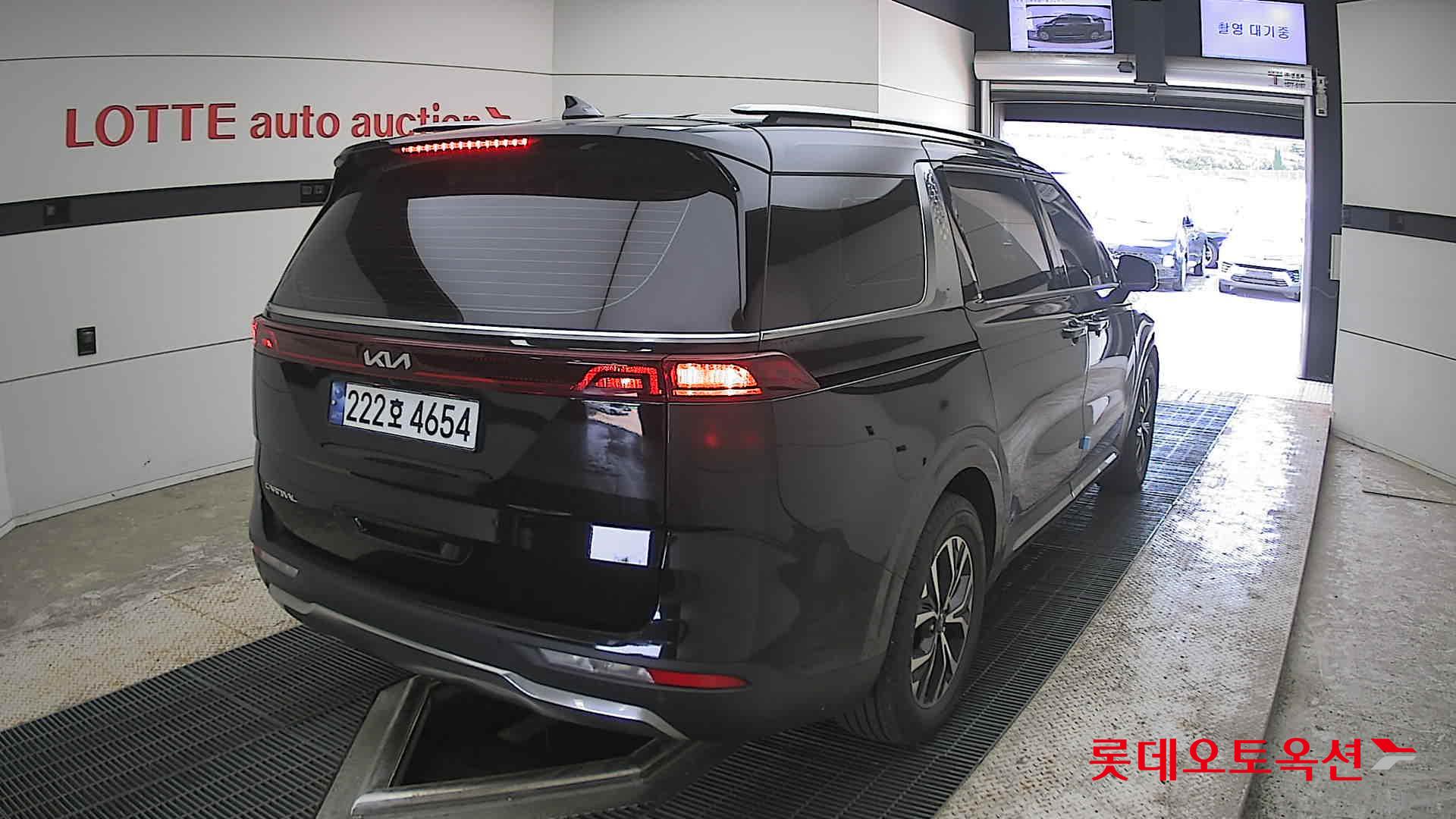 Kia Carnival - 18