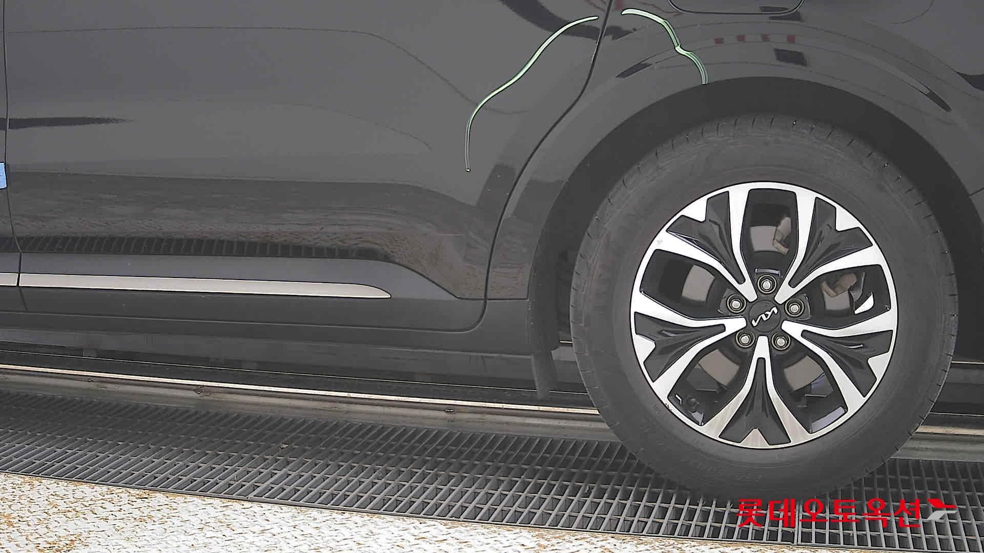 Kia Carnival - 26