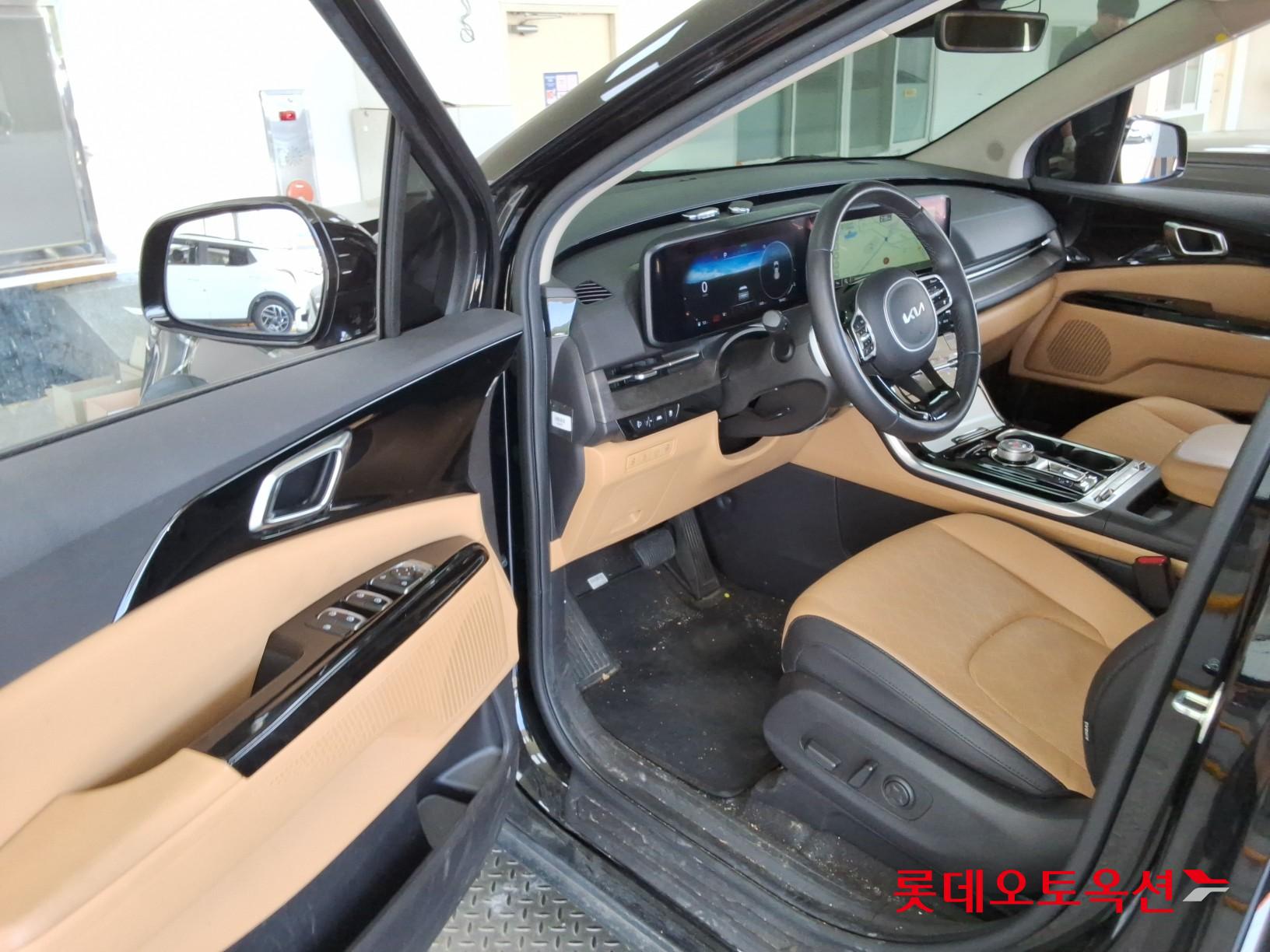 Kia Carnival - 36