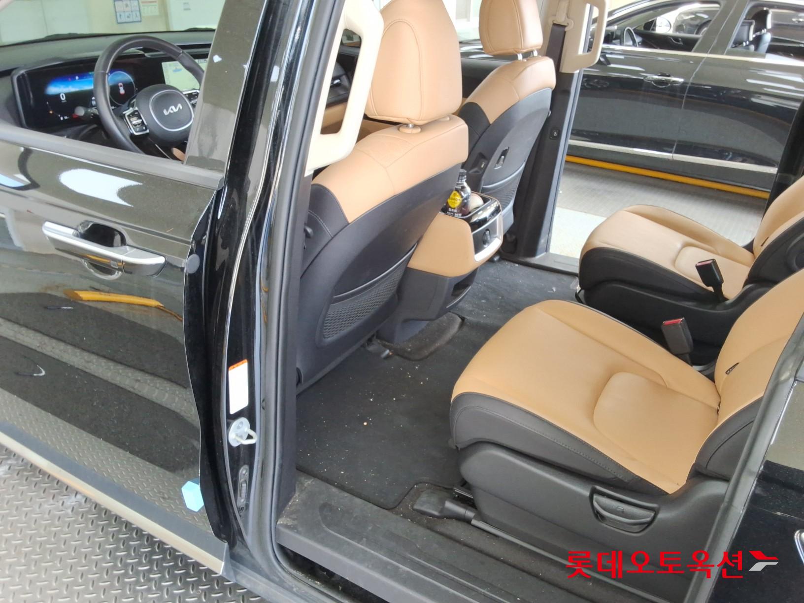 Kia Carnival - 37