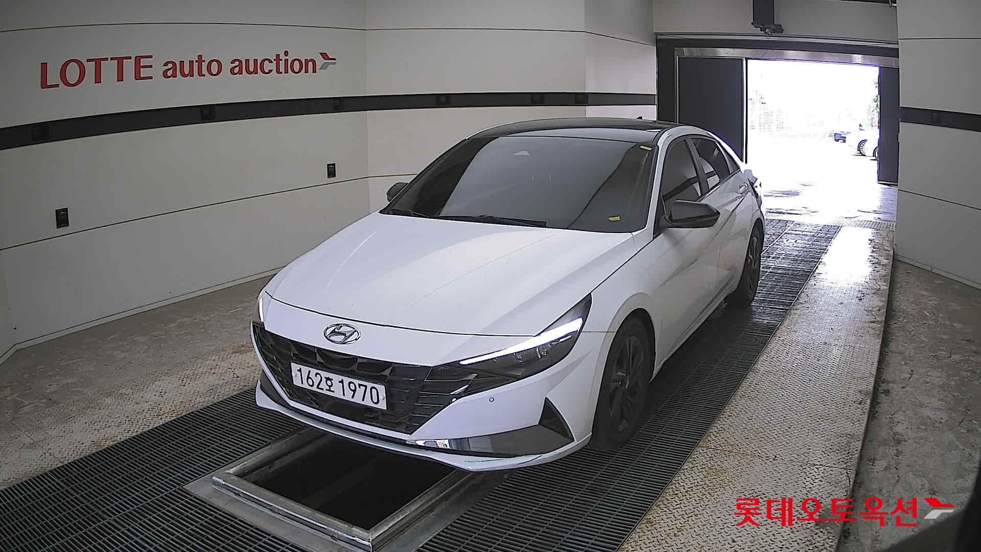 Hyundai Elantra - 10