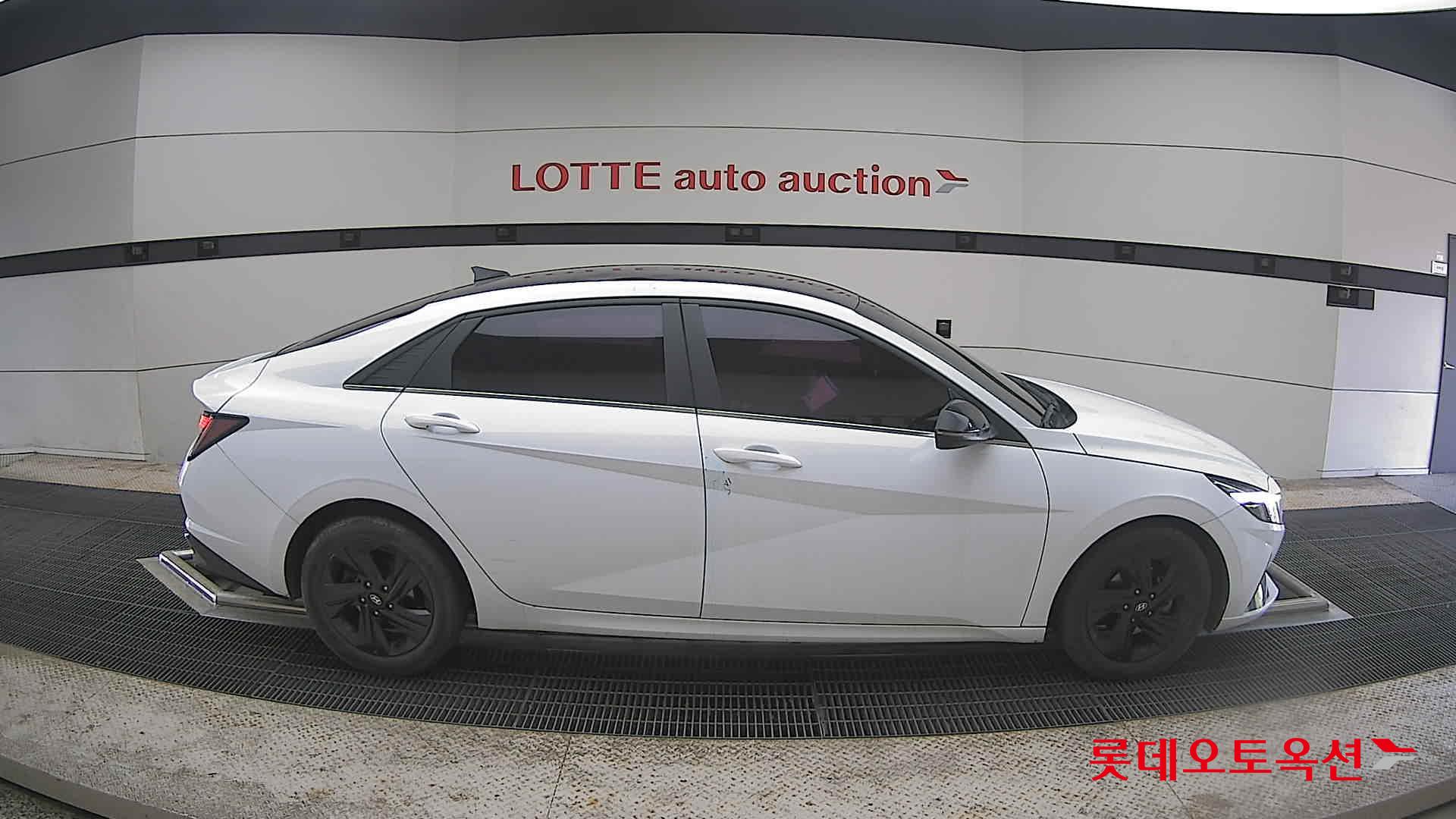 Hyundai Elantra - 21