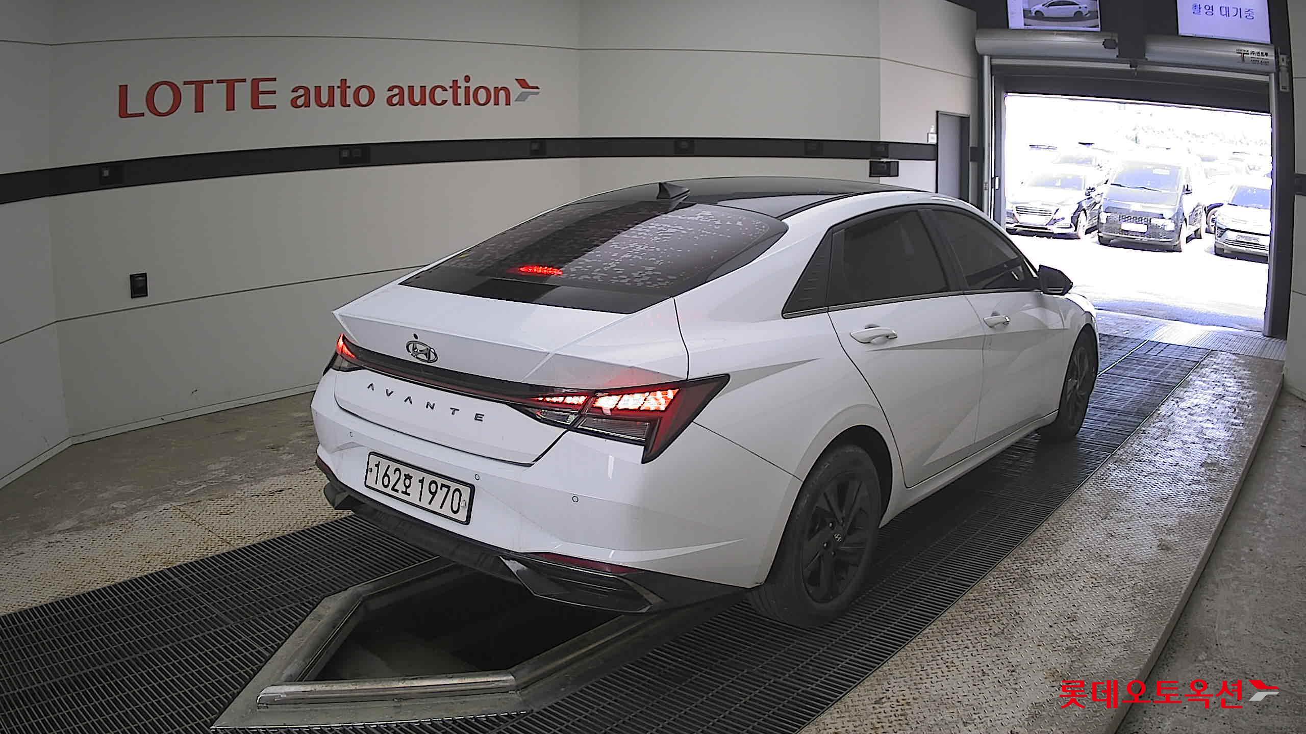 Hyundai Elantra - 5