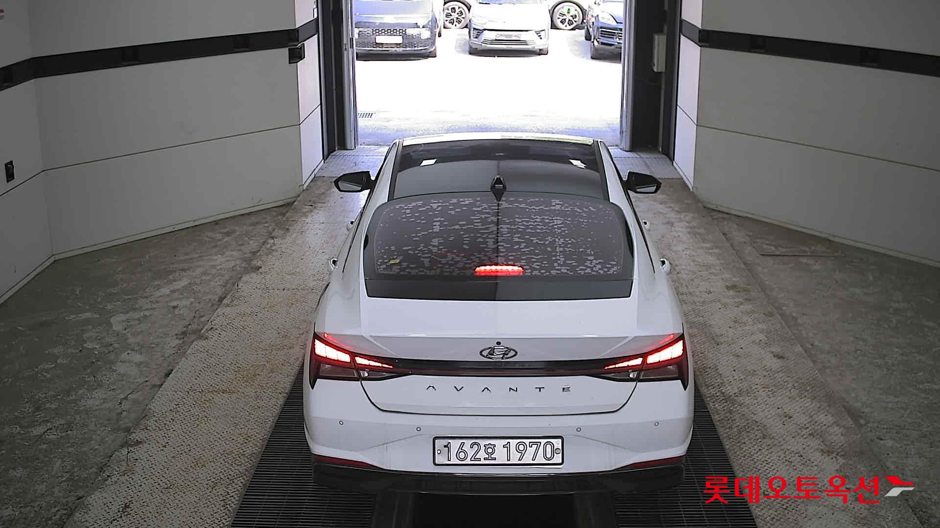 Hyundai Elantra - 17