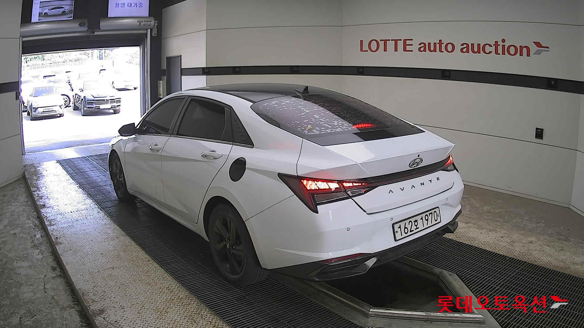 Hyundai Elantra - 4