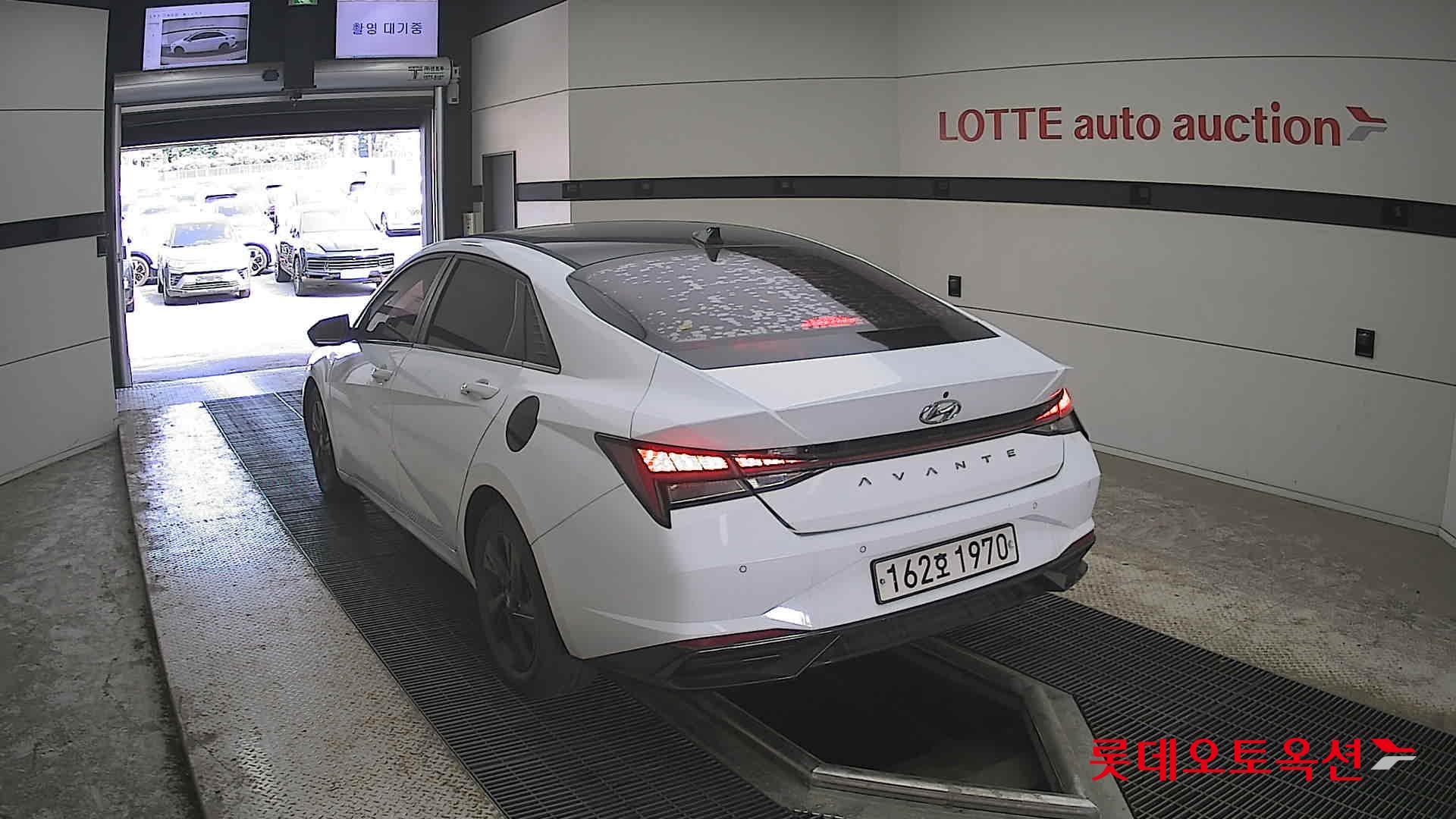 Hyundai Elantra - 16