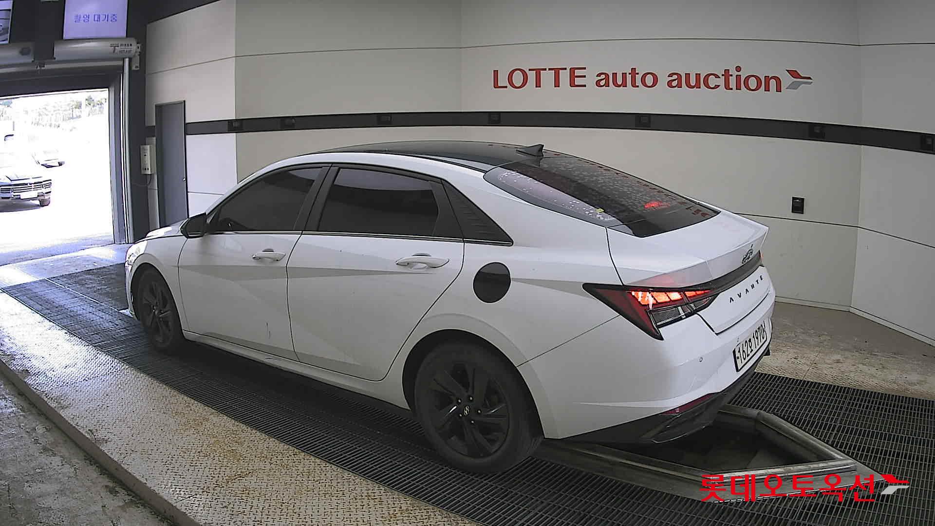 Hyundai Elantra - 15