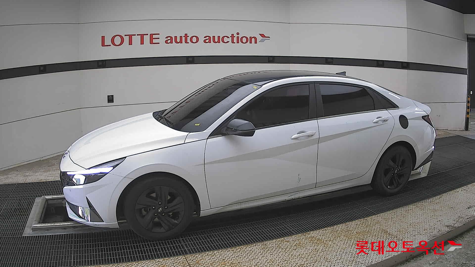 Hyundai Elantra - 12