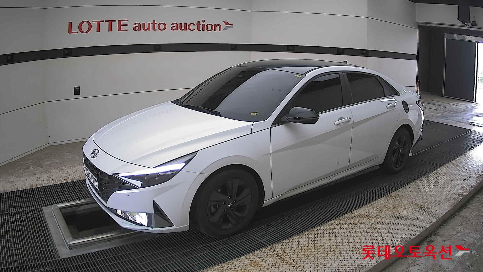 Hyundai Elantra - 11