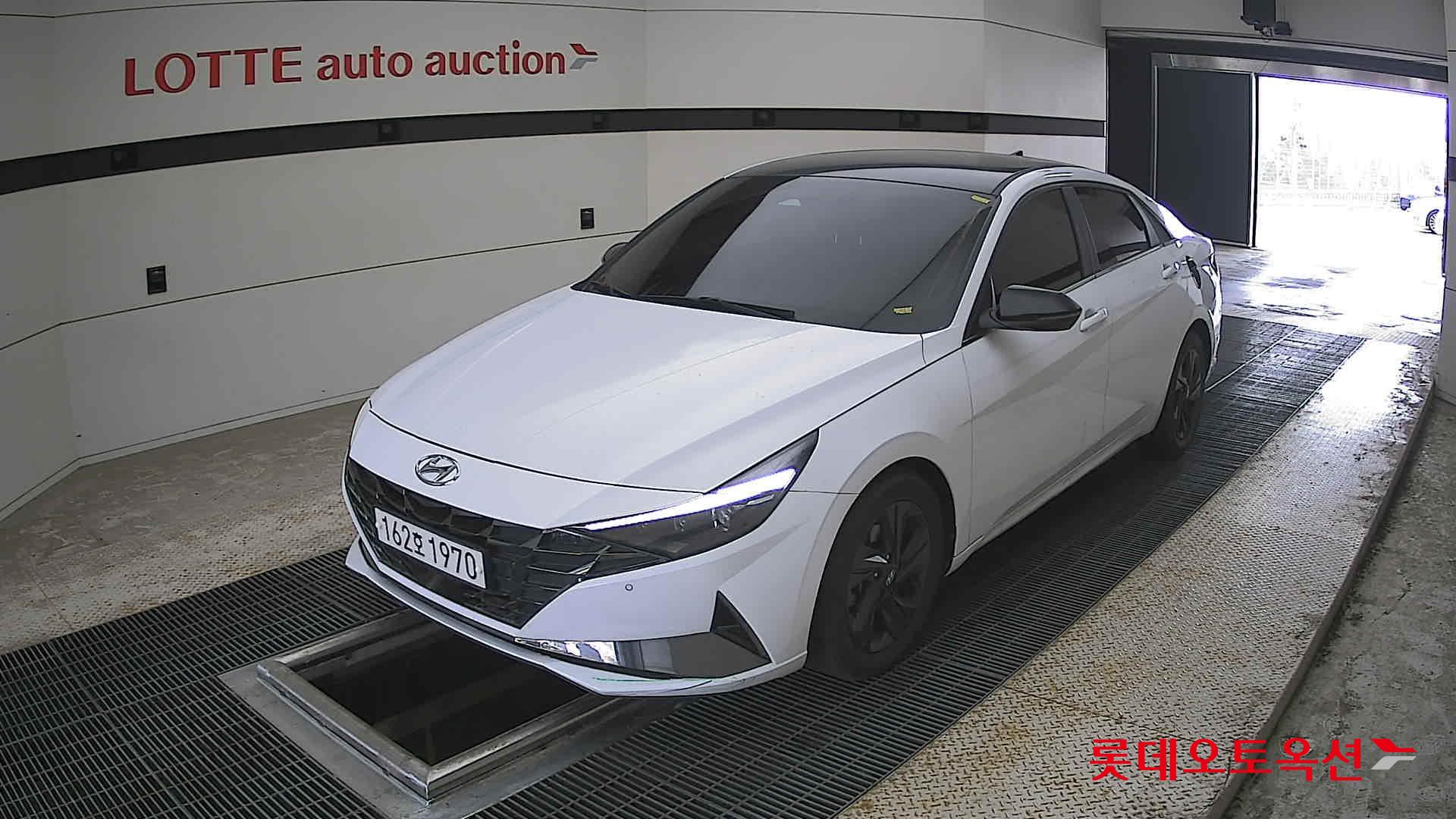 Hyundai Elantra - 3