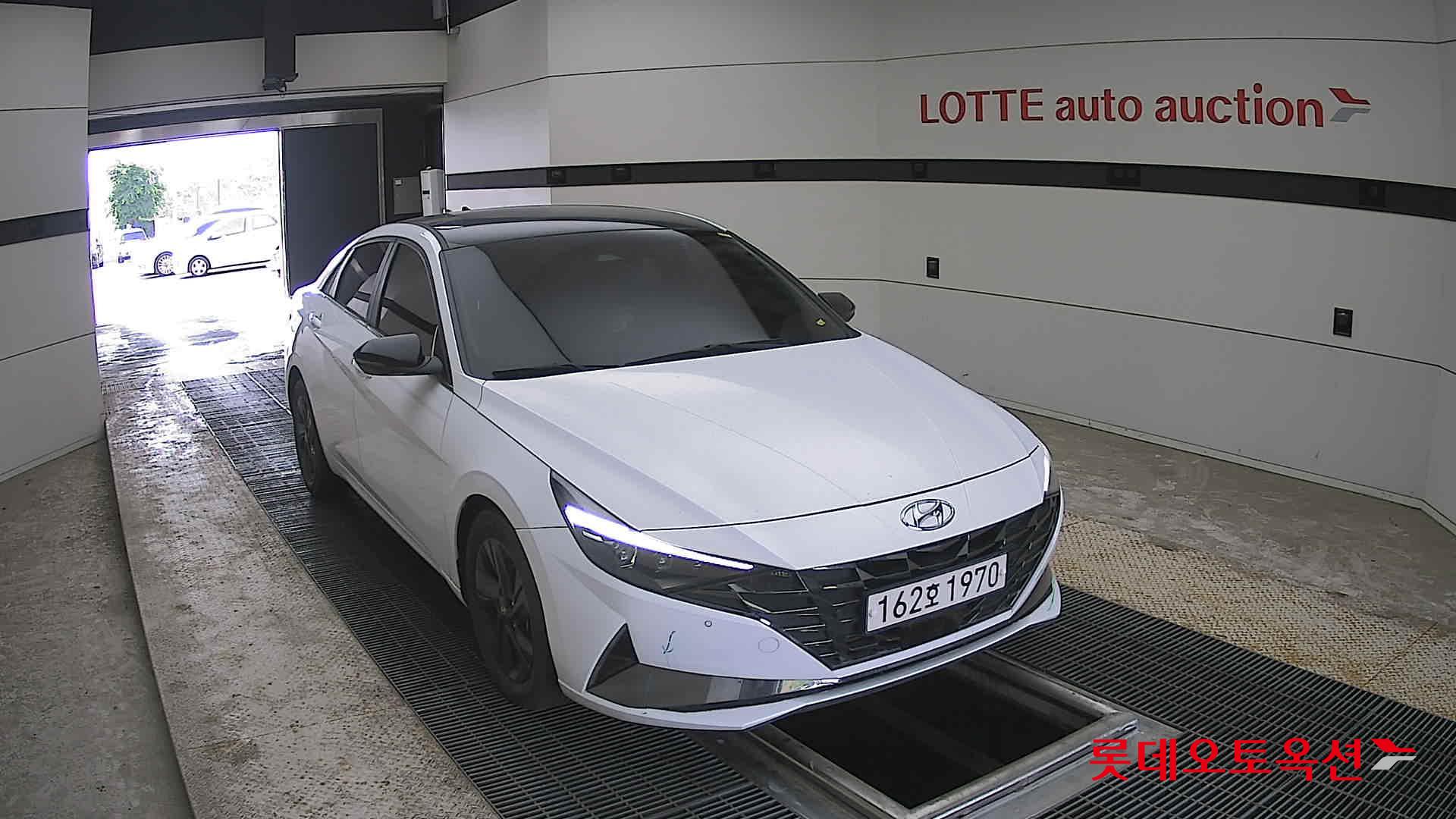 Hyundai Elantra - 24