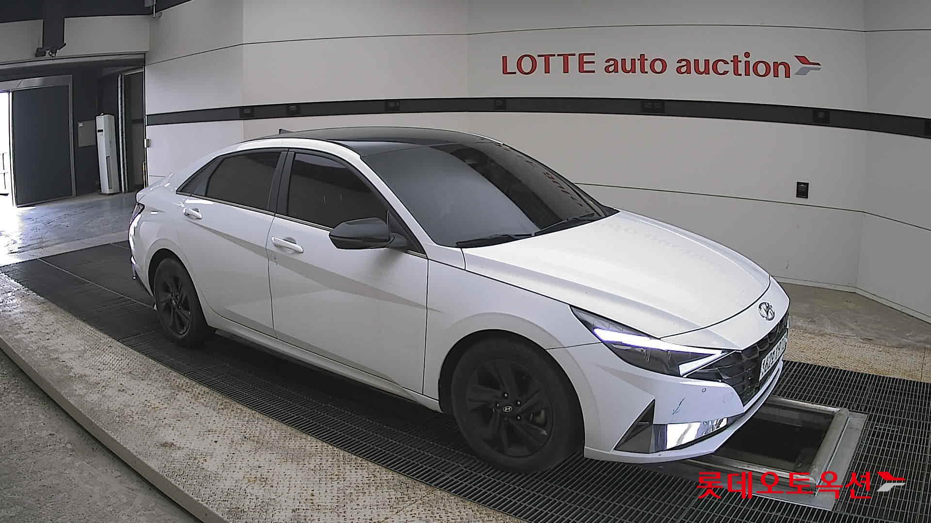 Hyundai Elantra - 23