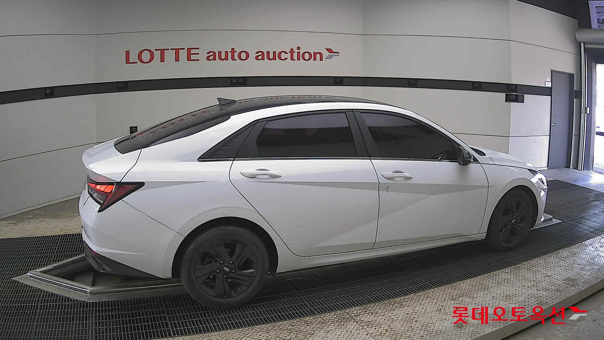 Hyundai Elantra - 20