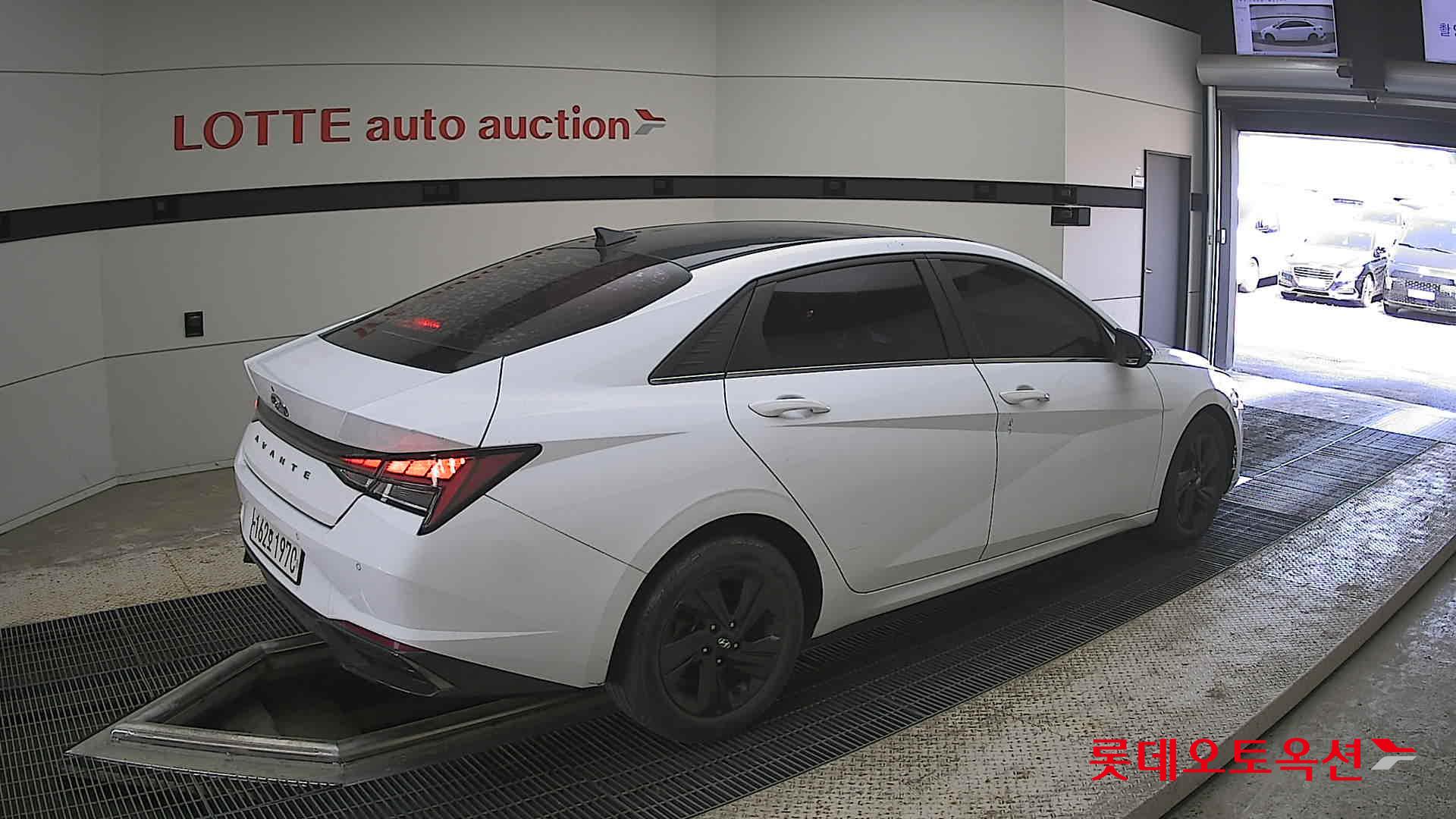 Hyundai Elantra - 19