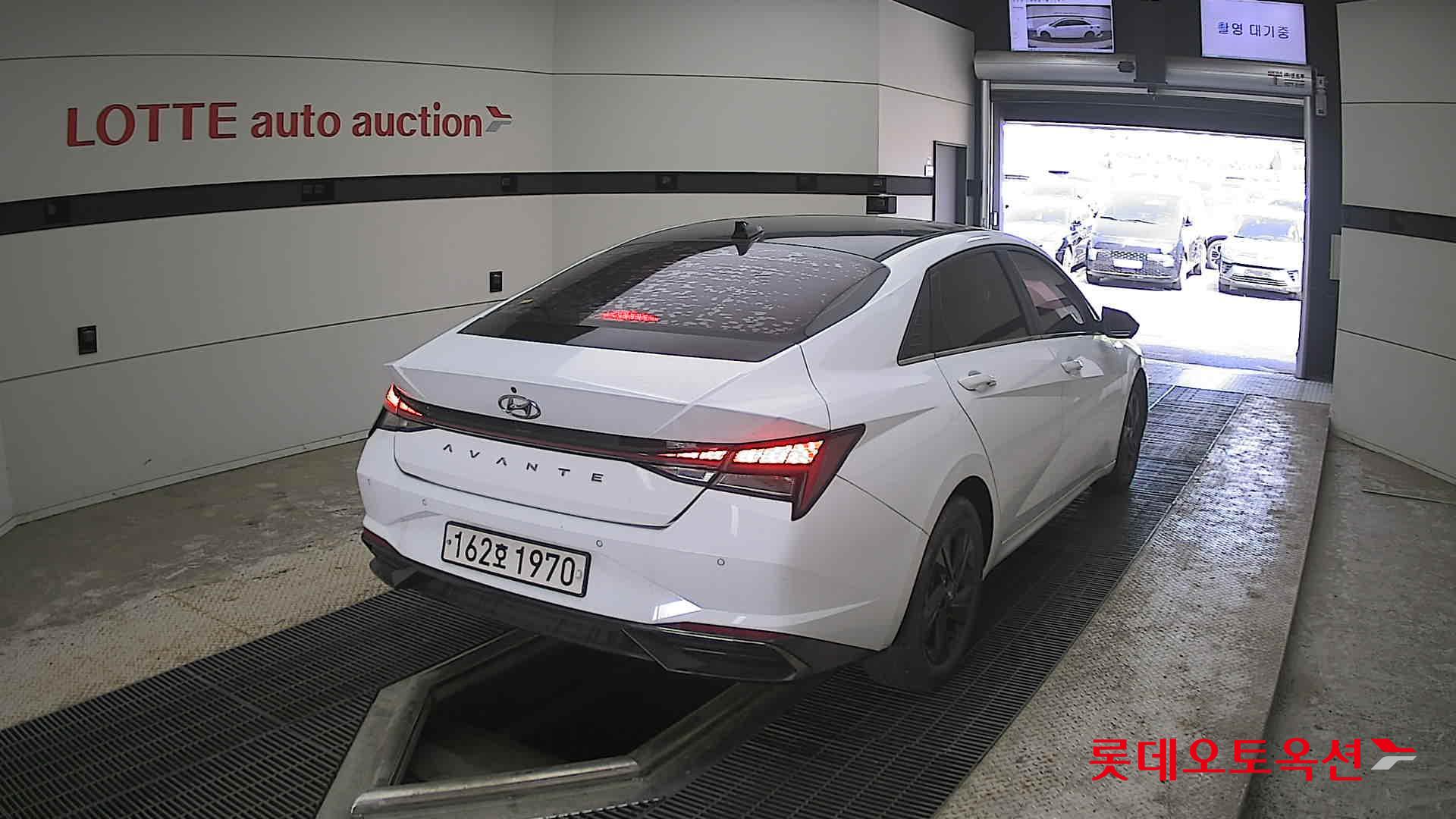 Hyundai Elantra - 18