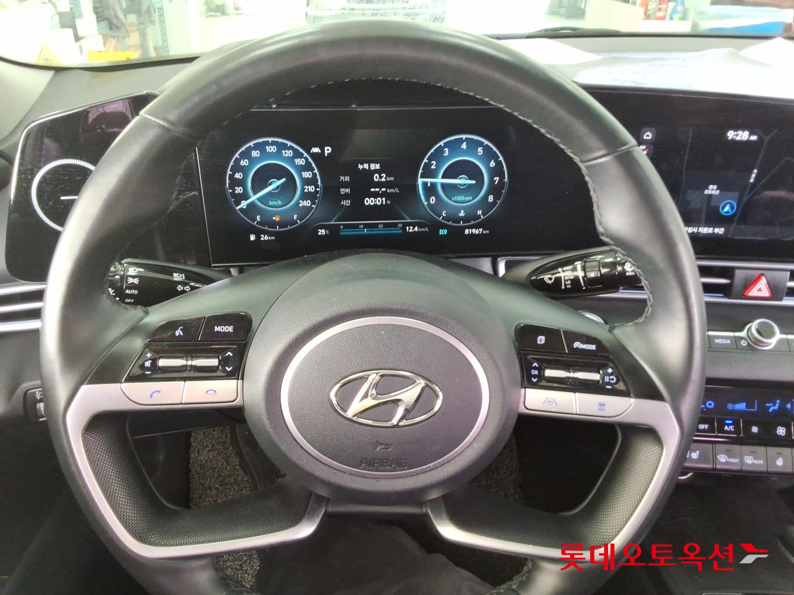 Hyundai Elantra - 30
