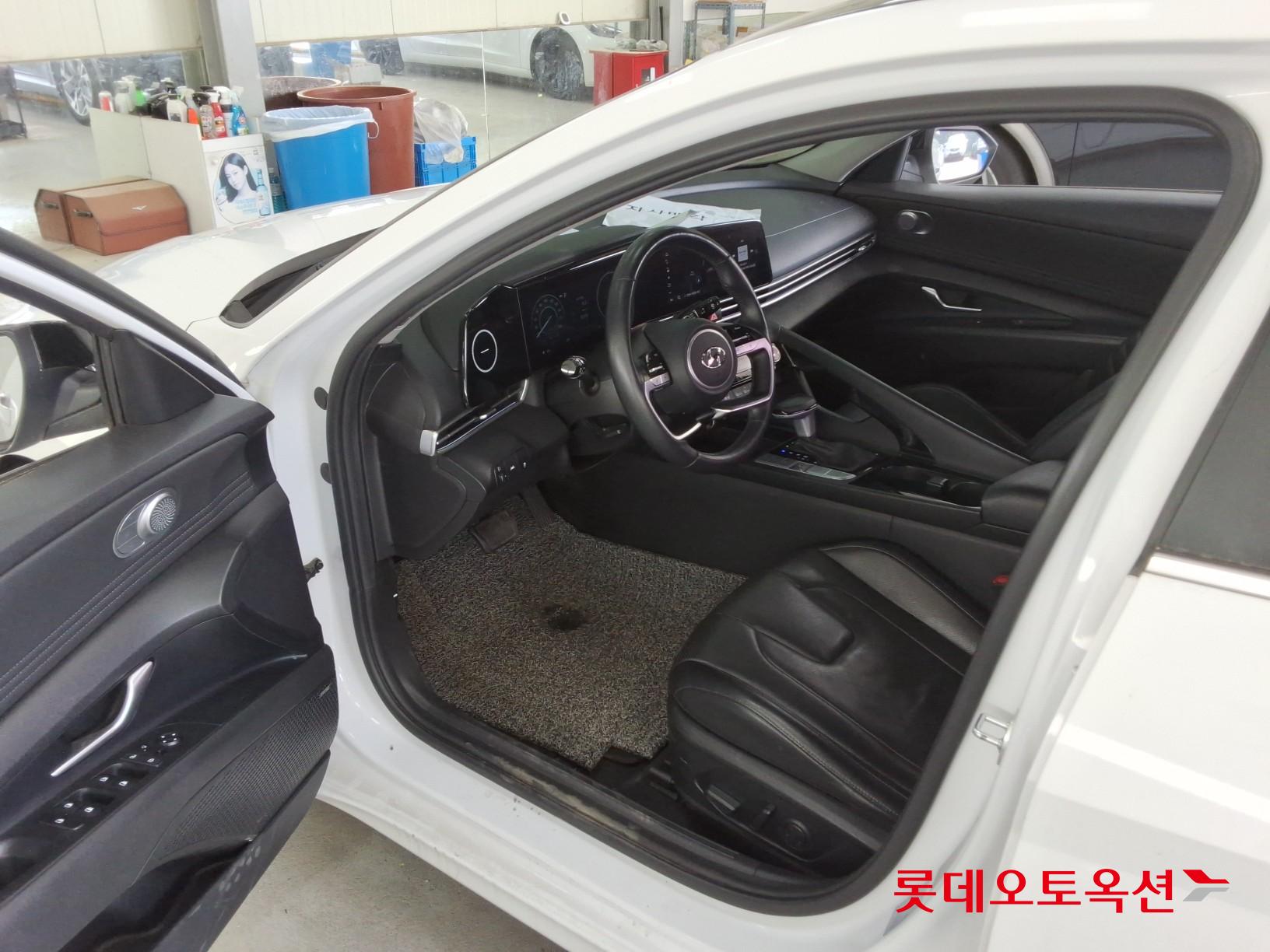 Hyundai Elantra - 35