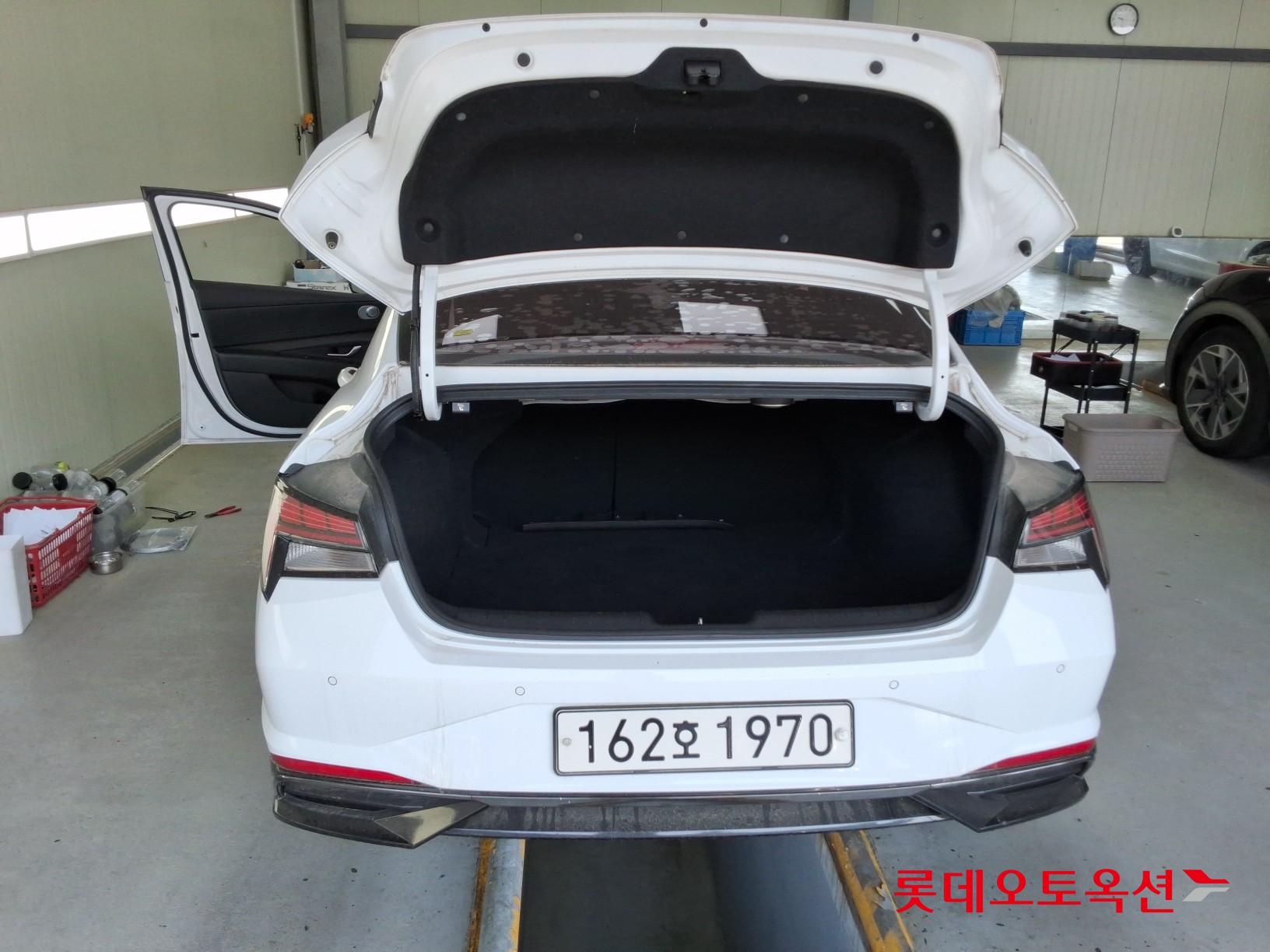 Hyundai Elantra - 9
