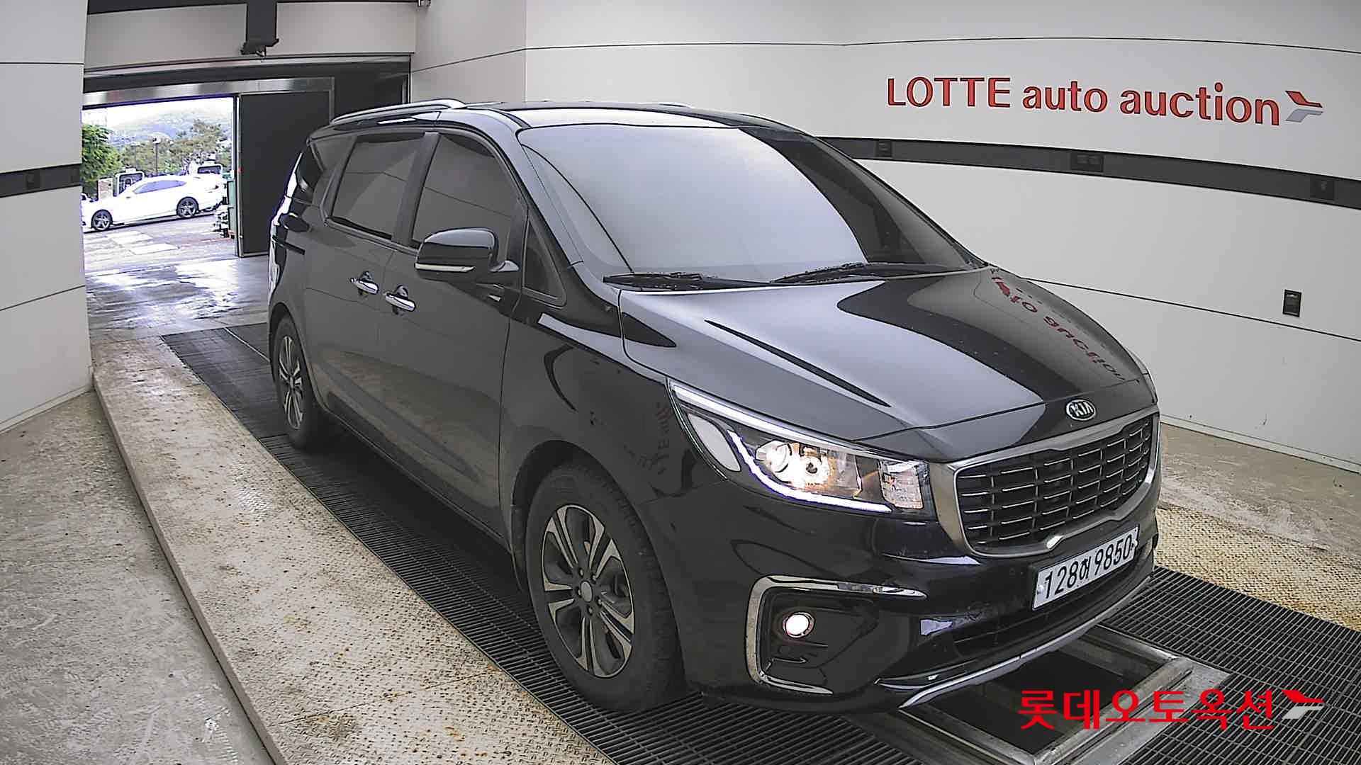 Kia New Carnival - 6