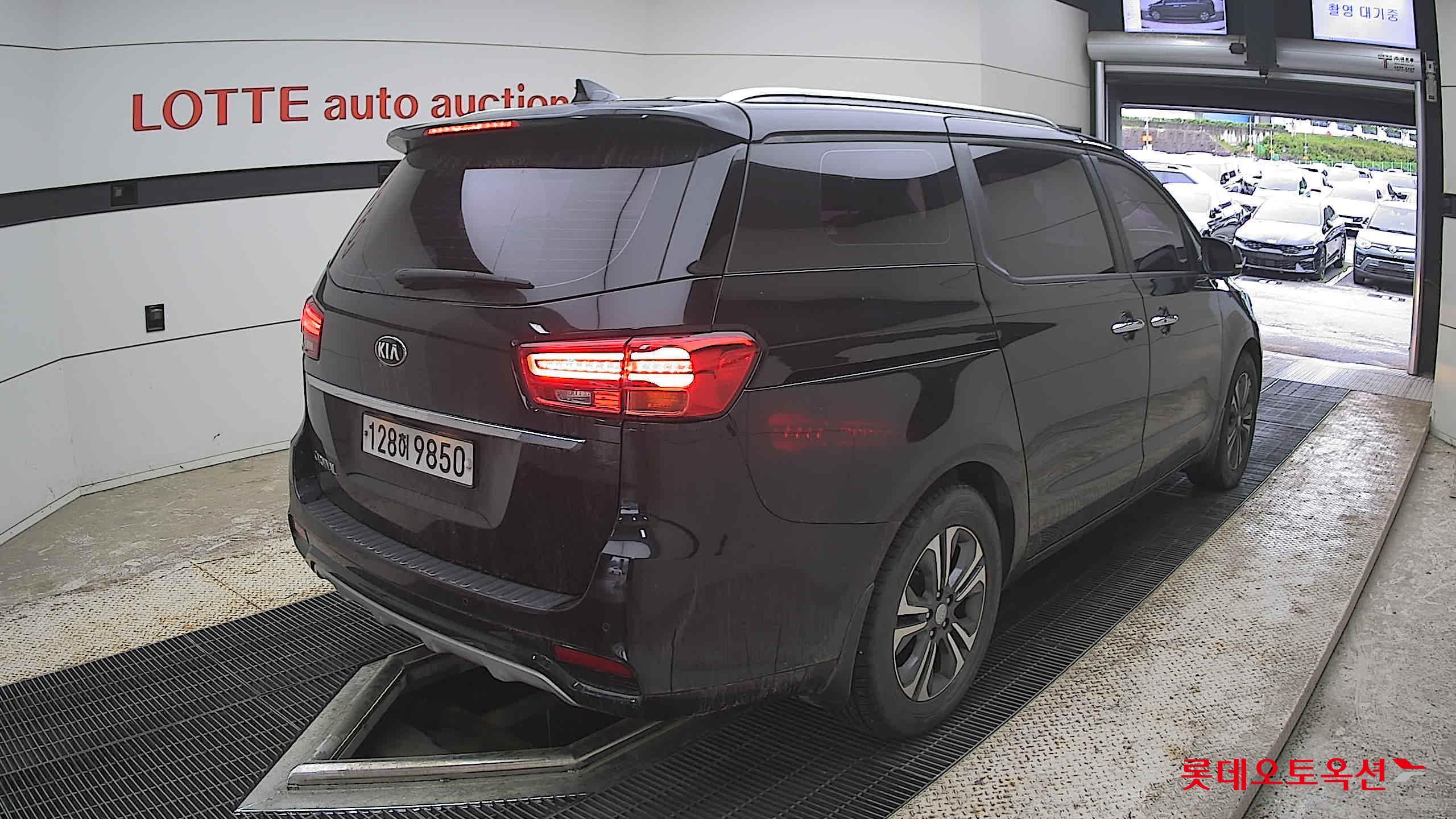 Kia New Carnival - 5