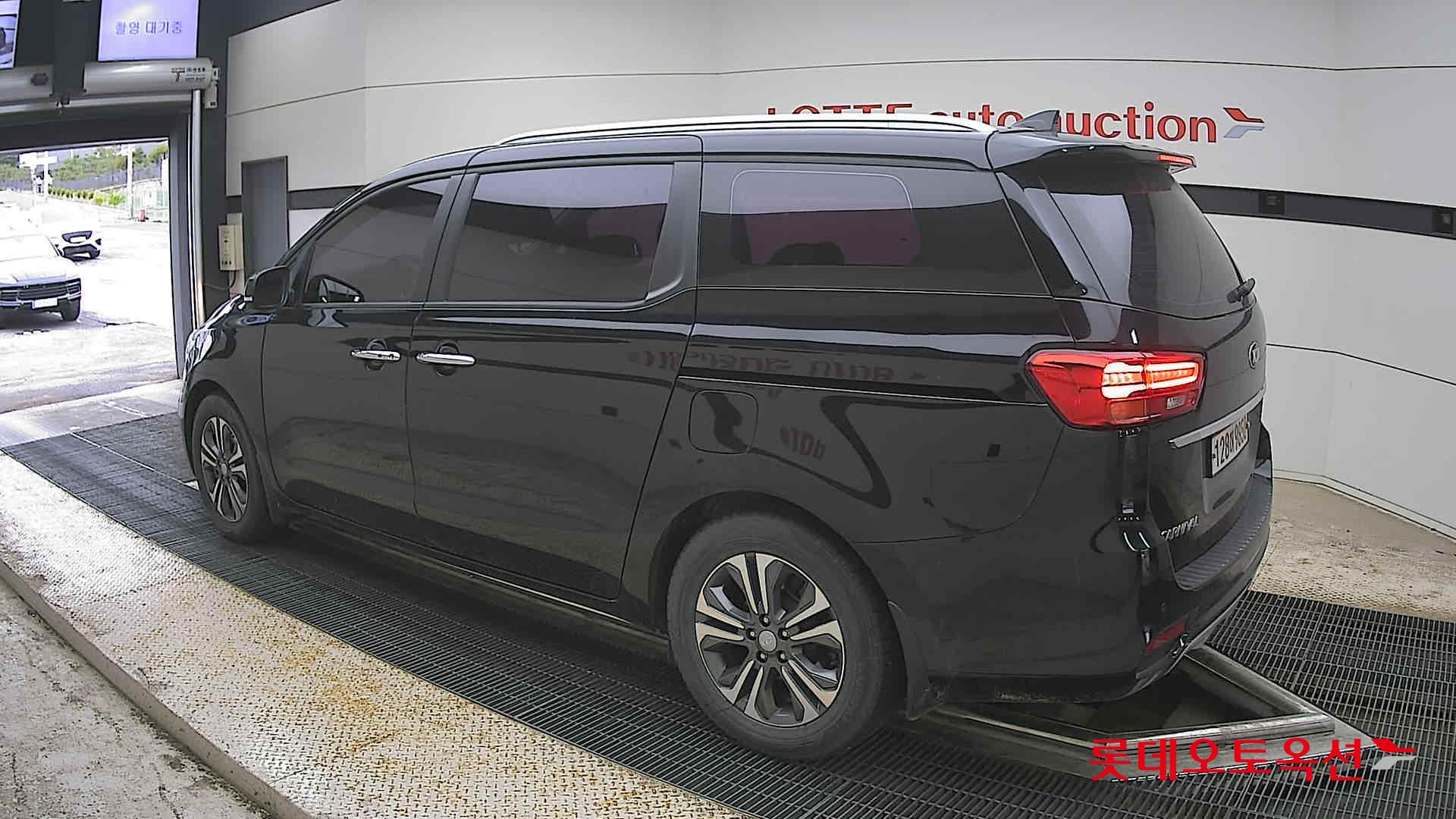 Kia New Carnival - 15