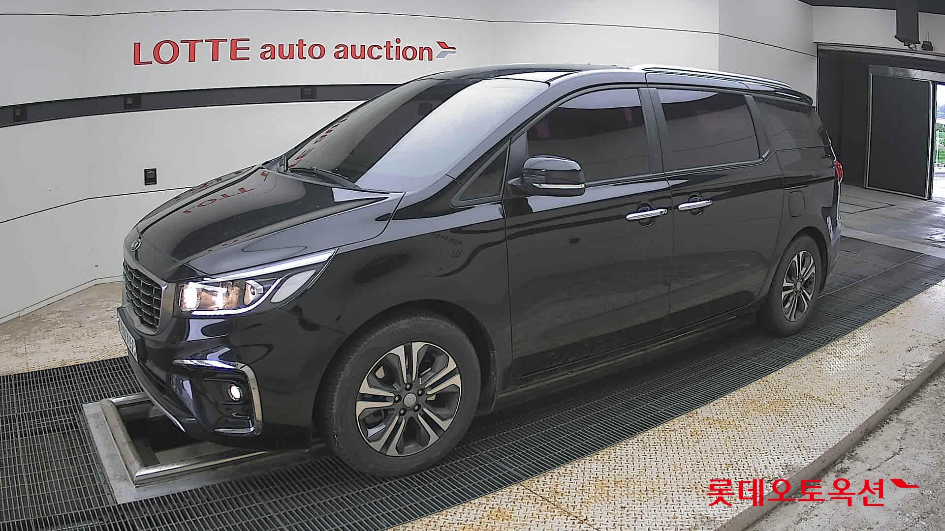 Kia New Carnival - 11