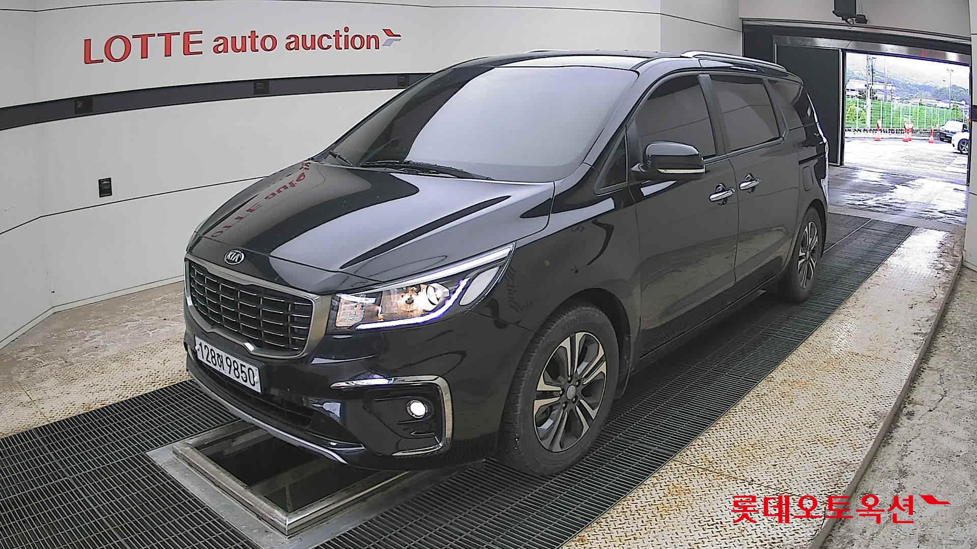 Kia New Carnival - 3