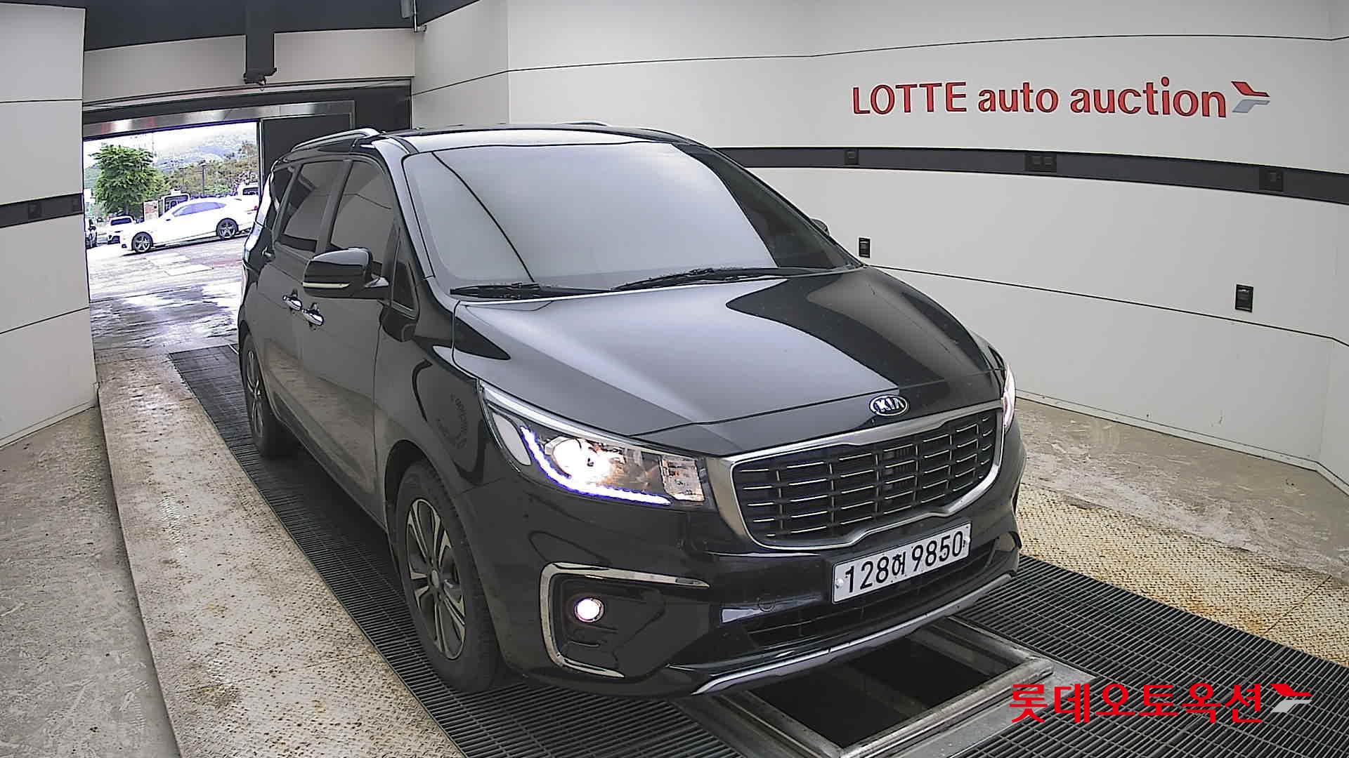 Kia New Carnival - 24