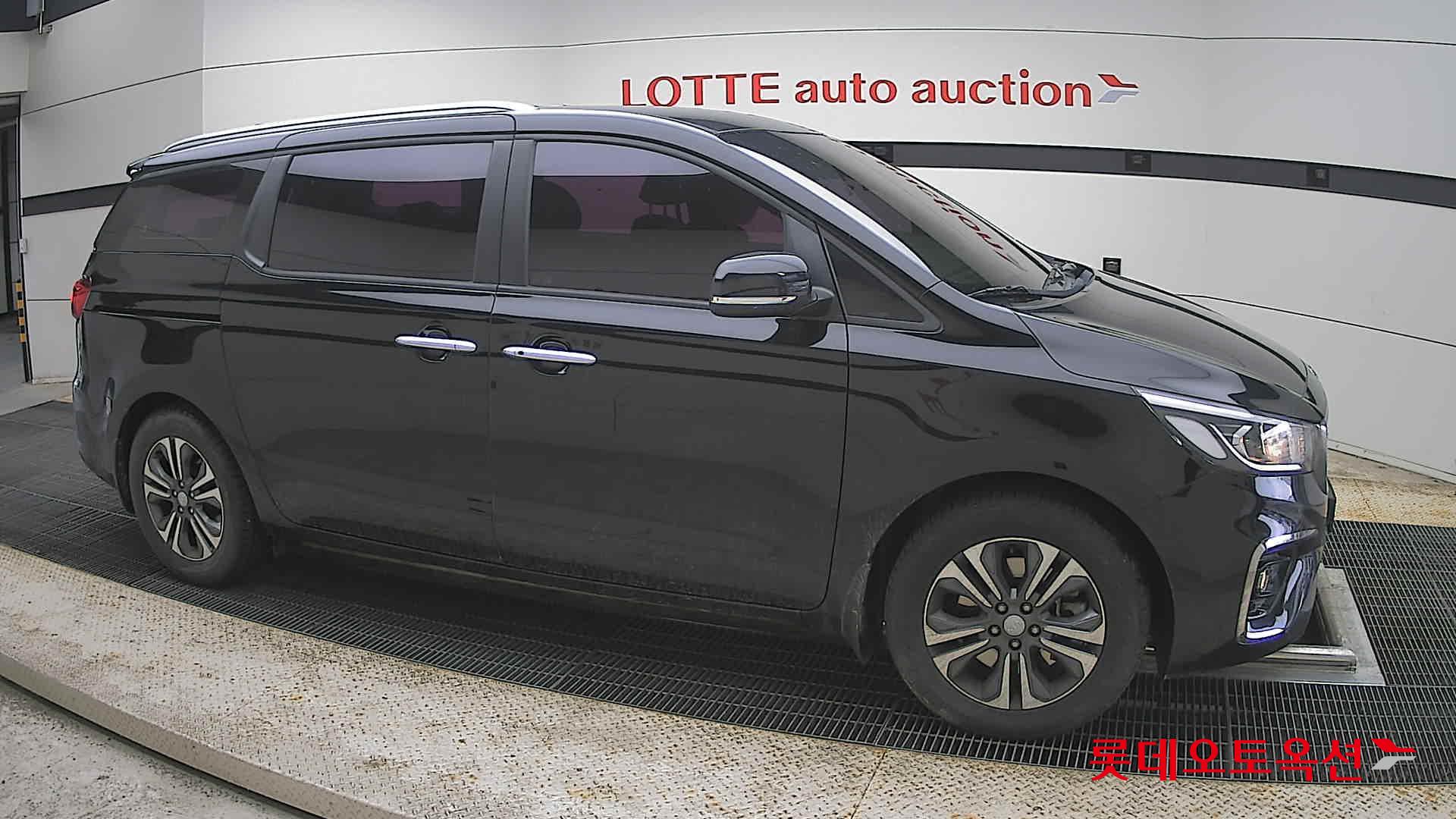 Kia New Carnival - 22