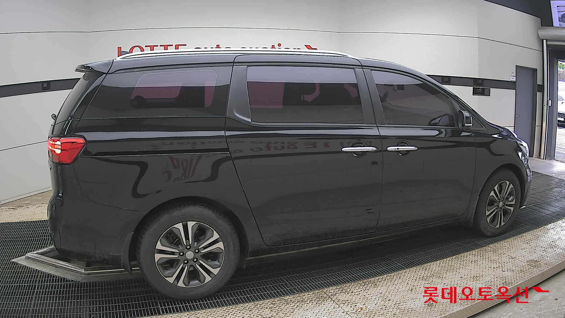 Kia New Carnival - 20